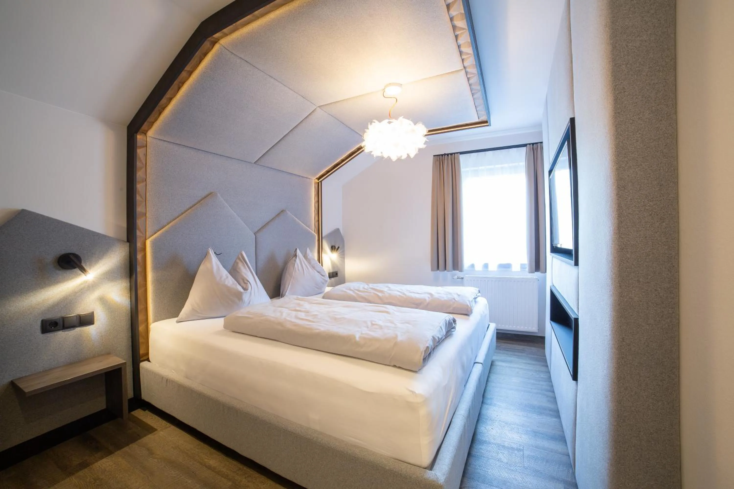 Bedroom, Bed in Hotel Alpenblick