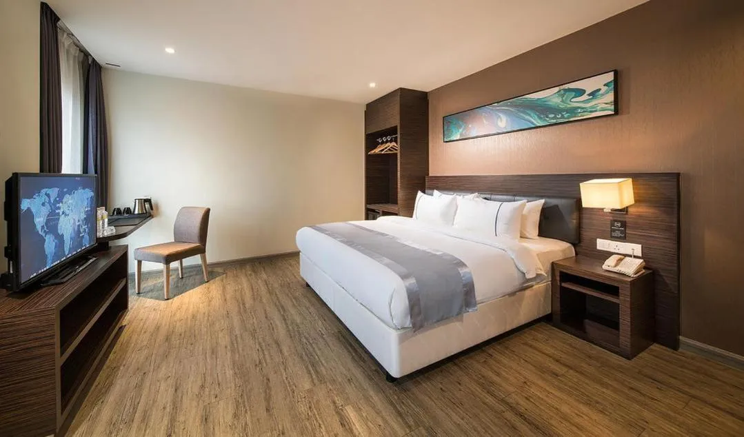 Photo of the whole room, Bed in Ramada Encore by Wyndham Chinatown Kuala Lumpur