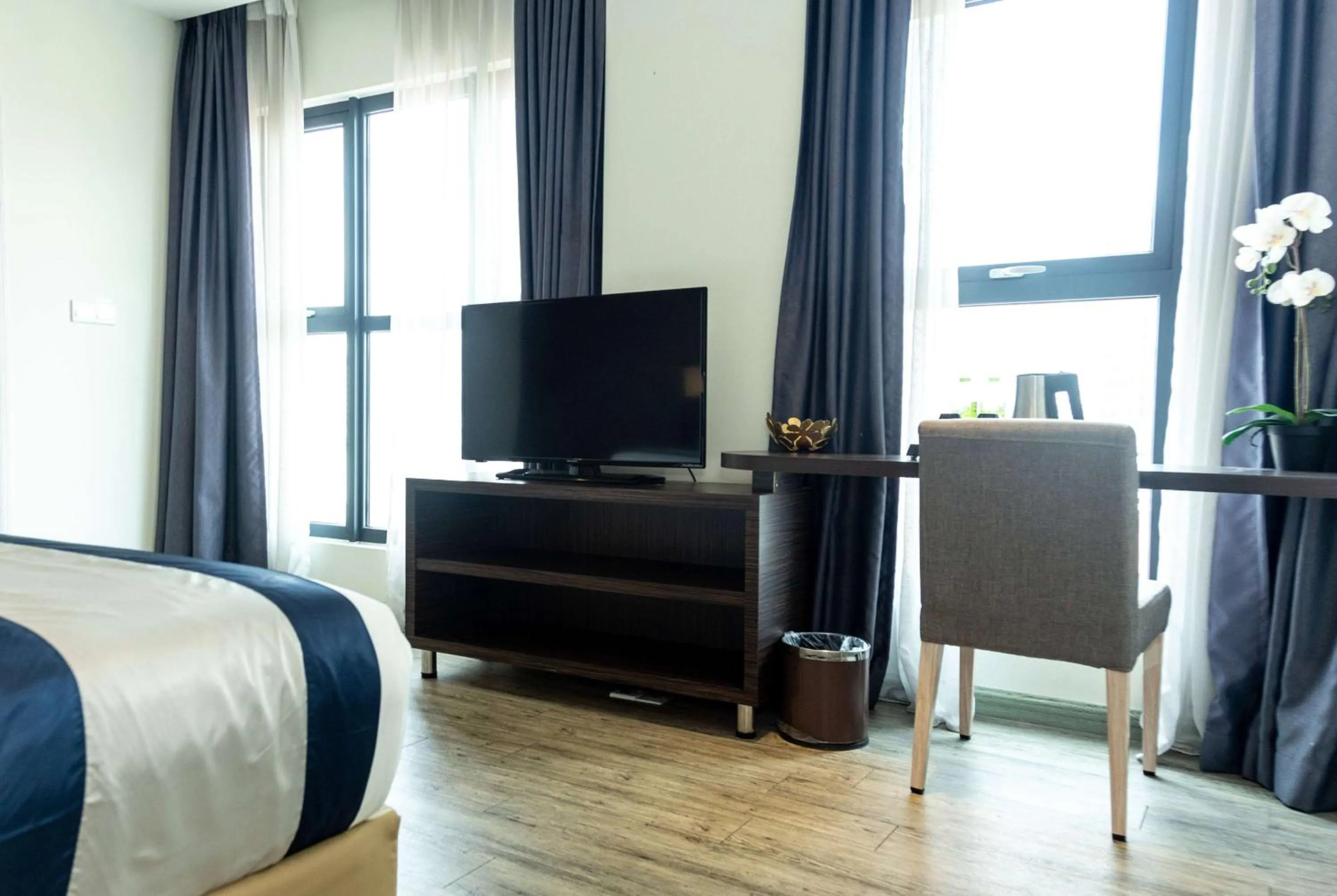 Photo of the whole room, Bed in Ramada Encore by Wyndham Chinatown Kuala Lumpur