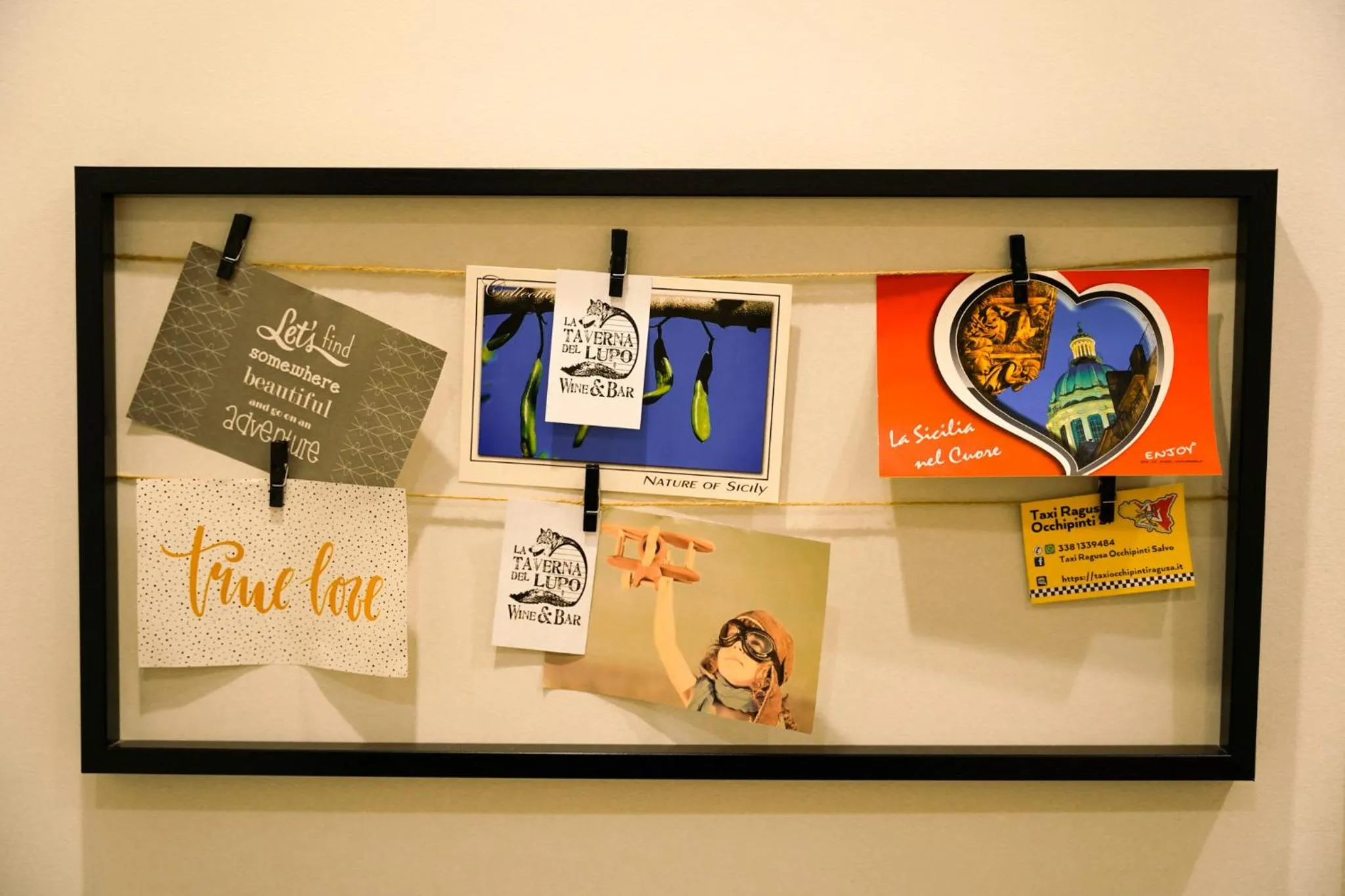 Decorative detail in Finestra sui Ponti