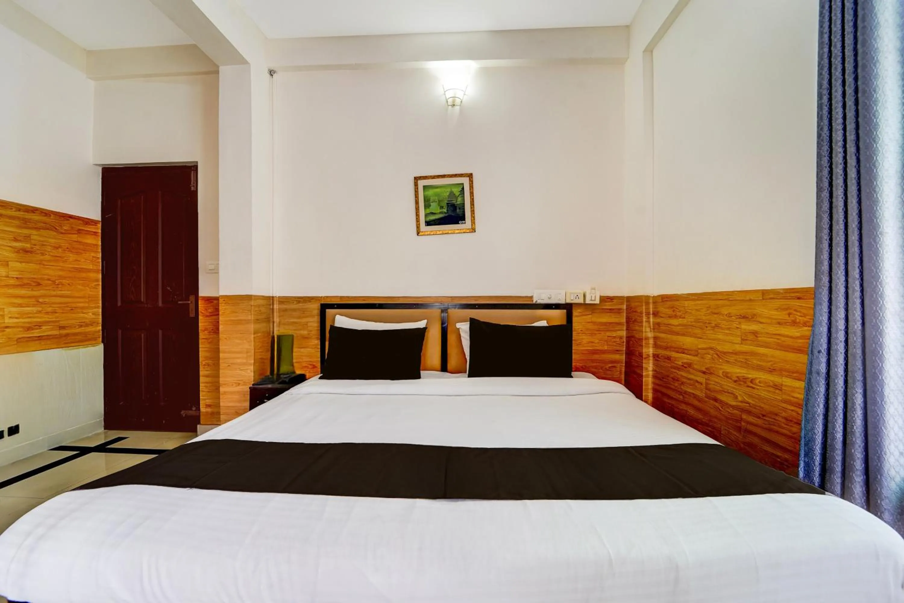 Bedroom, Bed in Hotel O Kollamkudimughal Kakkanad Formerly Diamond Inn