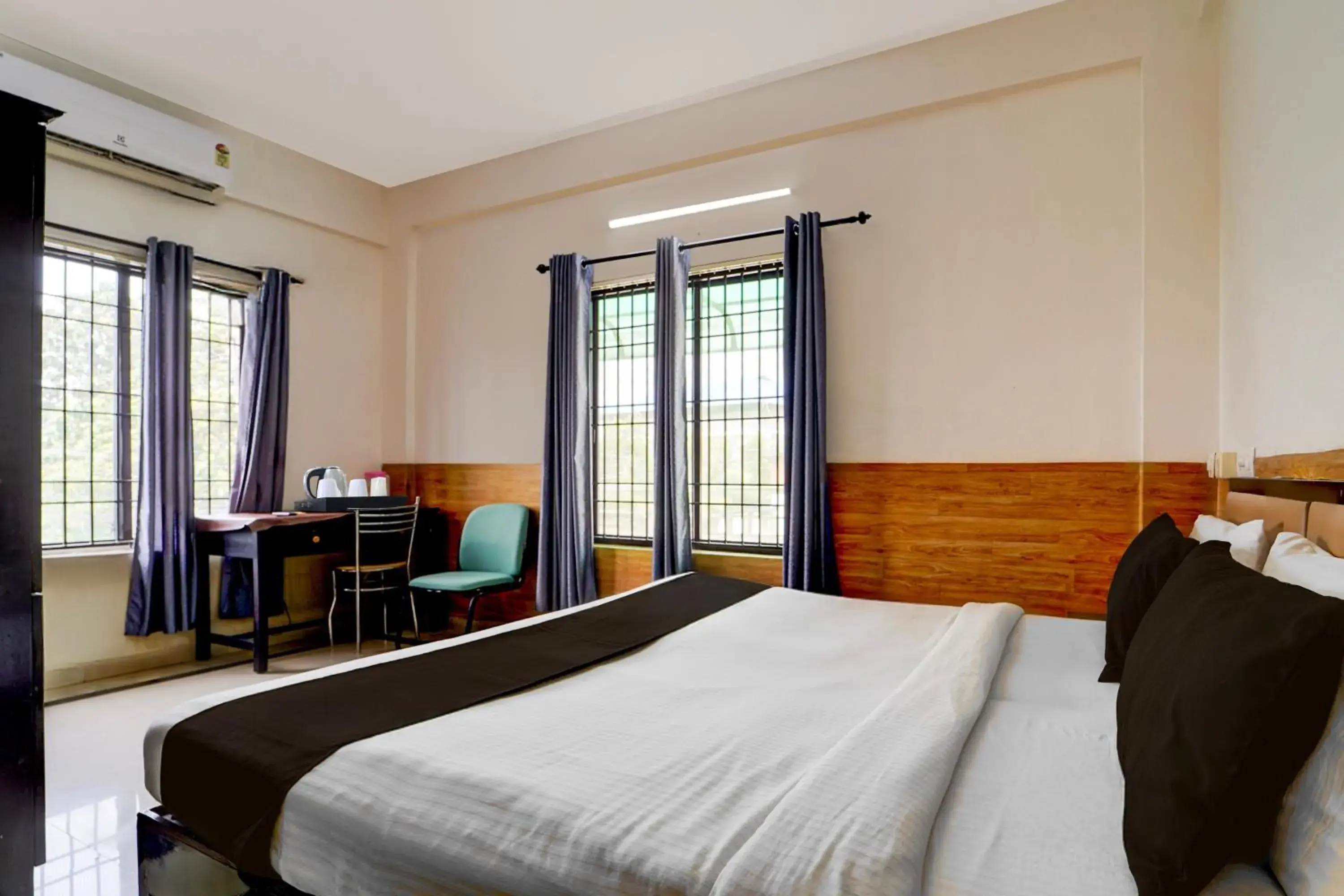 Standard Double Room - single occupancy in Hotel O Kollamkudimughal Kakkanad Formerly Diamond Inn Standard Double Room - single occupancy in Hotel O Kollamkudimughal Kakkanad Formerly Diamond Inn