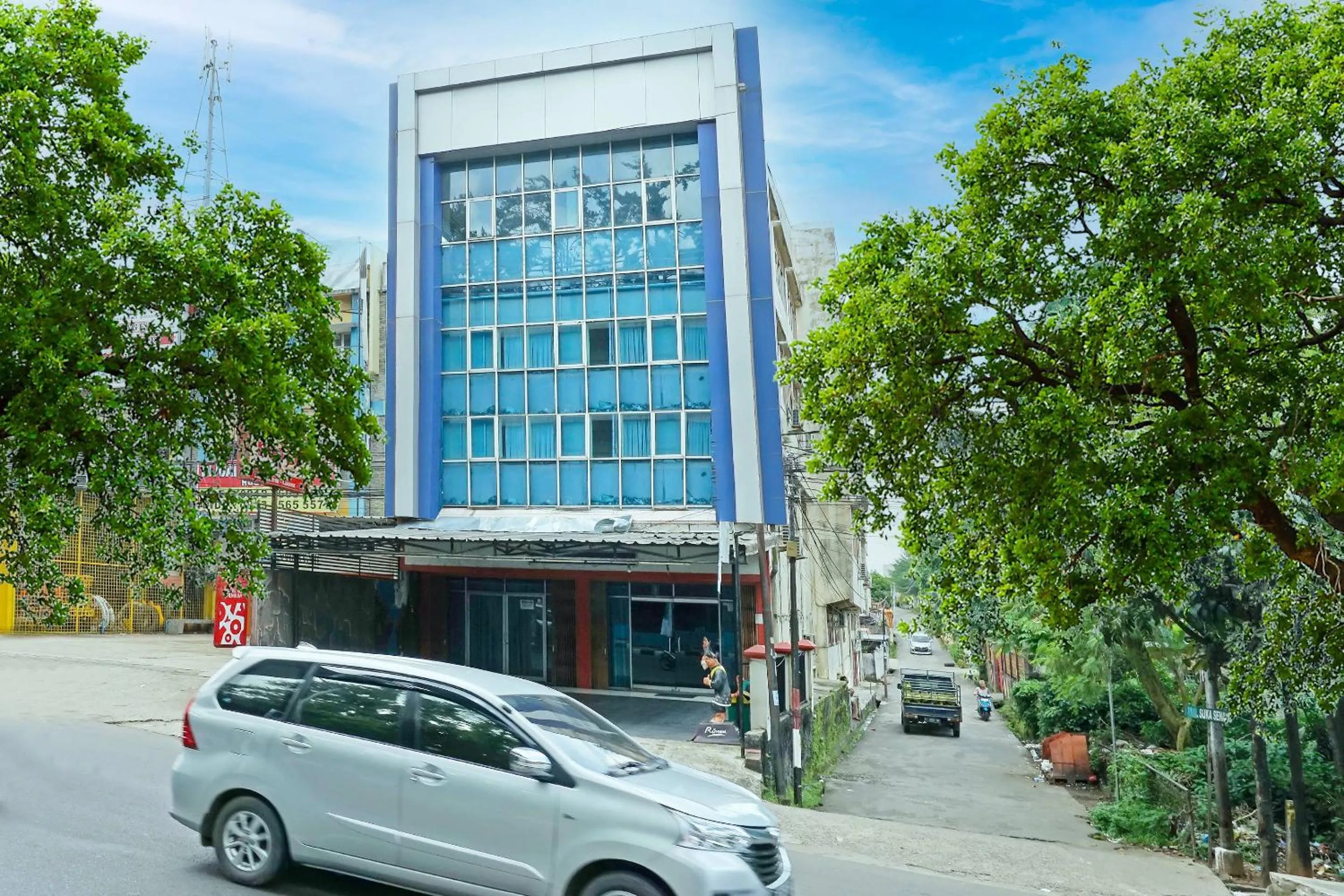 Facade/entrance, Property Building in OYO 90390 Hotel Rd Premium