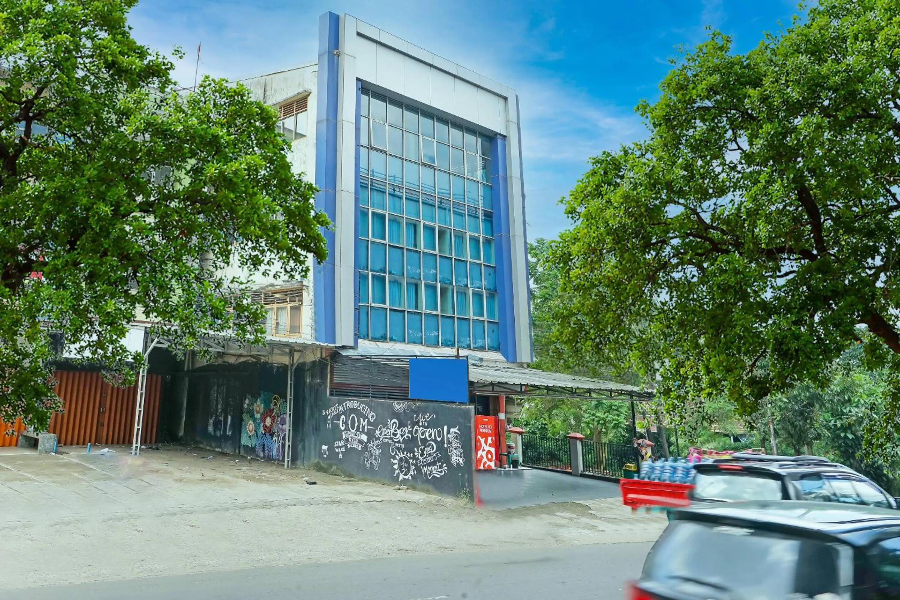 Facade/entrance, Property Building in OYO 90390 Hotel Rd Premium