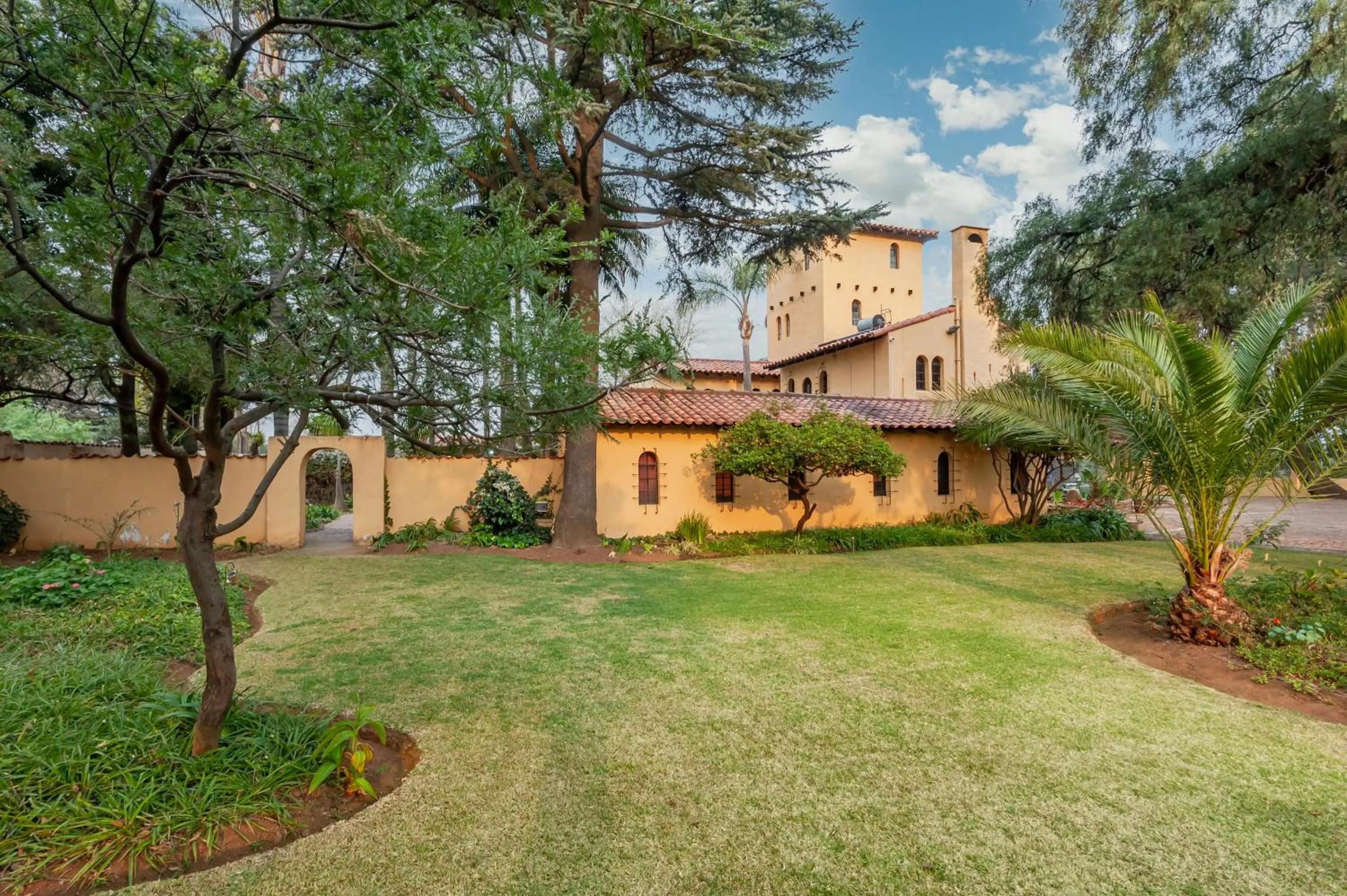 Garden in Airport Tower Lodge