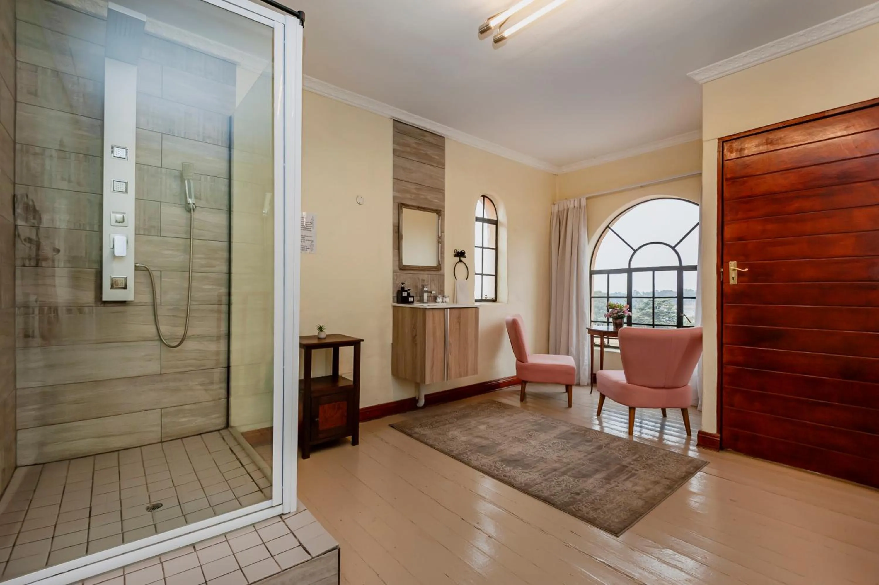 Bathroom in Airport Tower Lodge