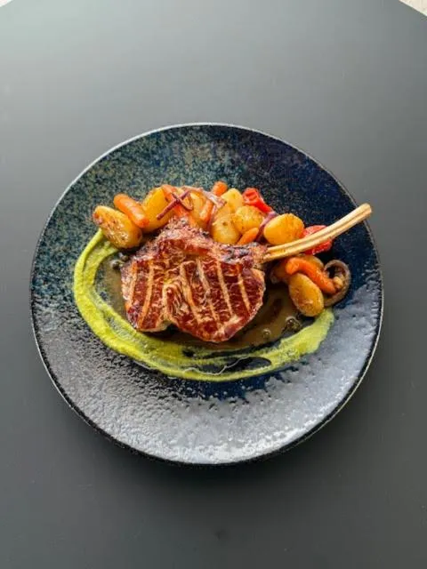 Restaurant/places to eat in Hotel Osmolis