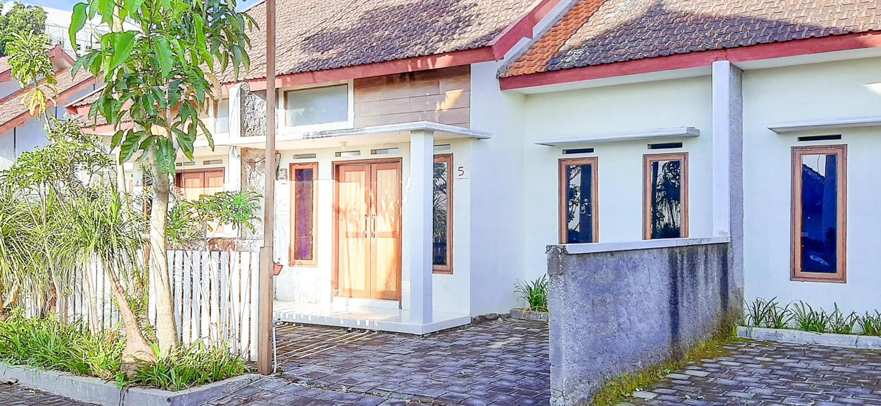 Facade/entrance in Villa Kebun Jeruk Syariah Malang by ecommerceloka