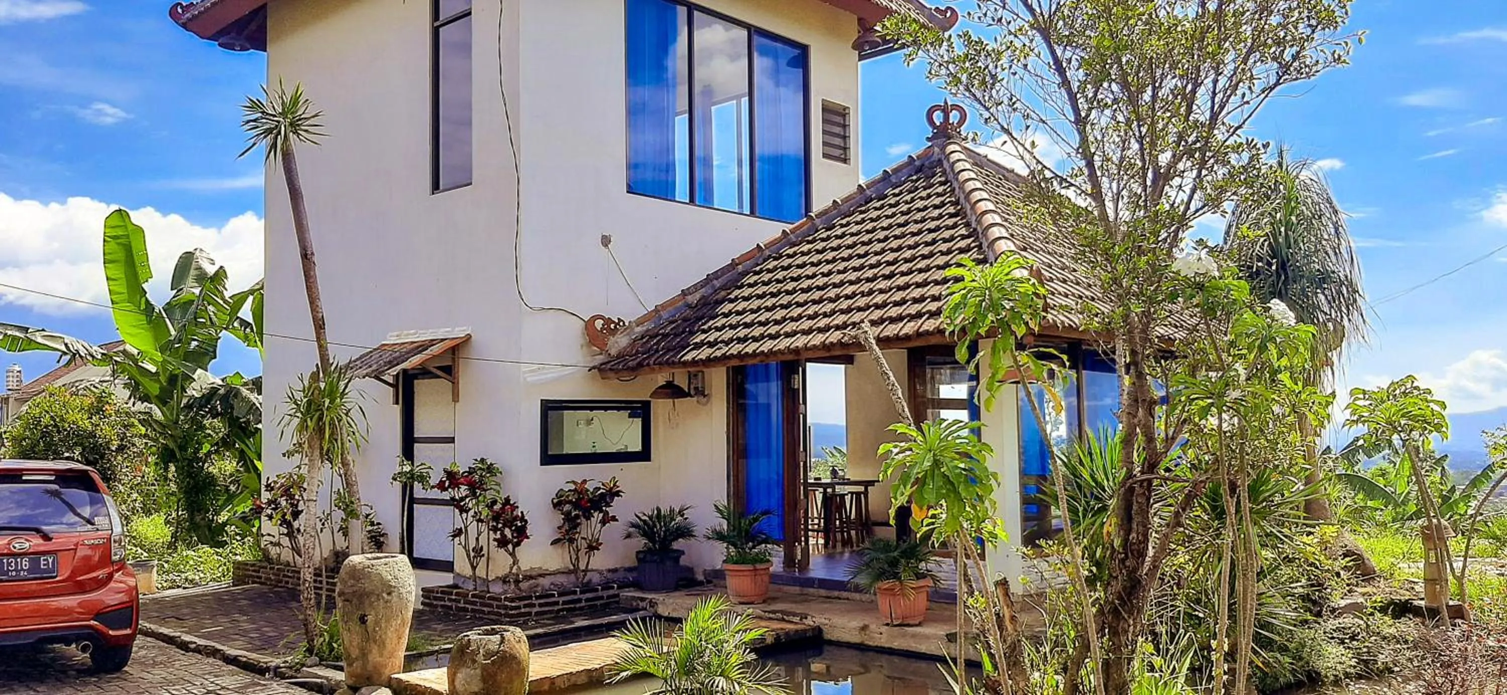 Facade/entrance in Villa Kebun Jeruk Syariah Malang by ecommerceloka