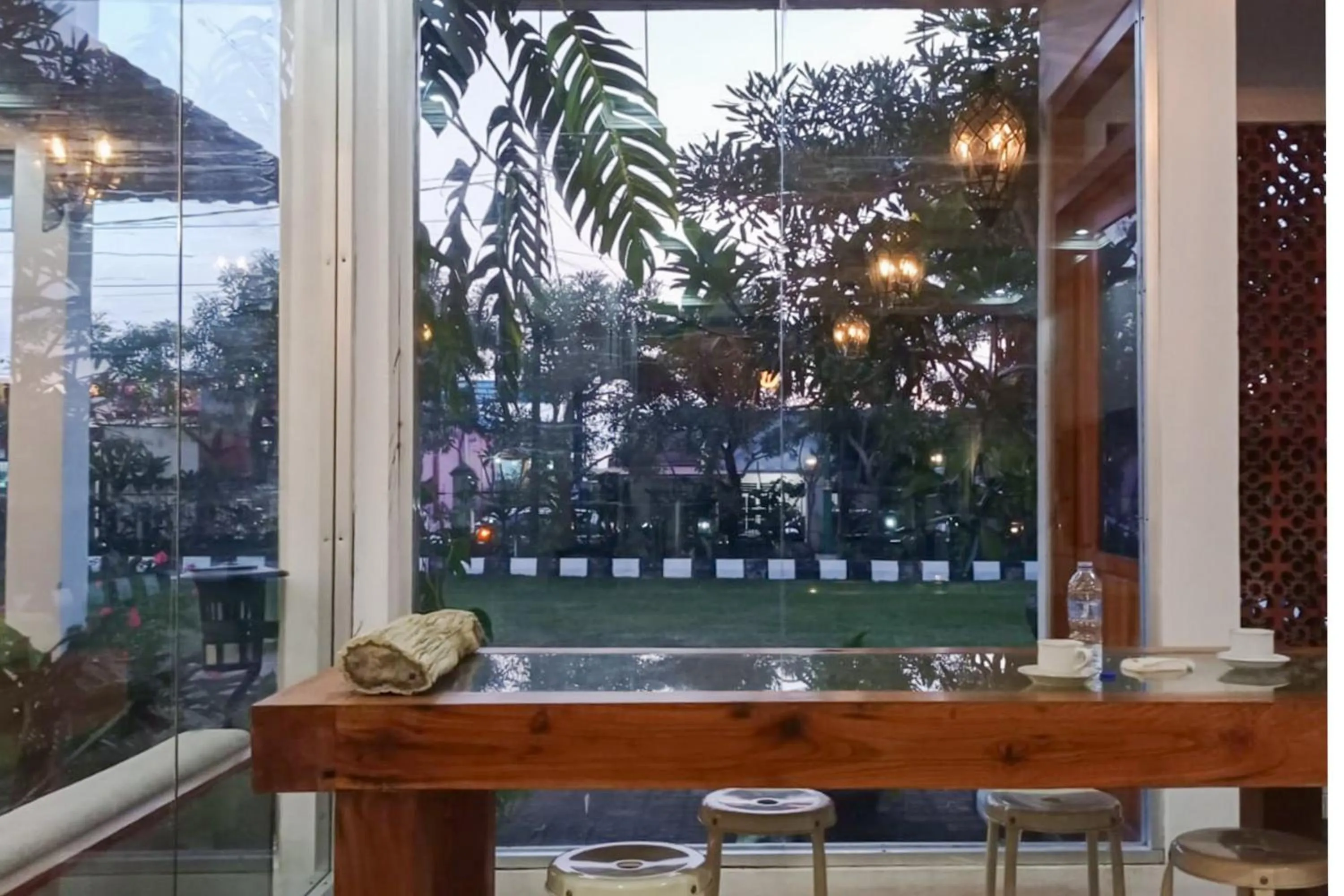 Garden in RedDoorz Syariah at Kiapma Hotel