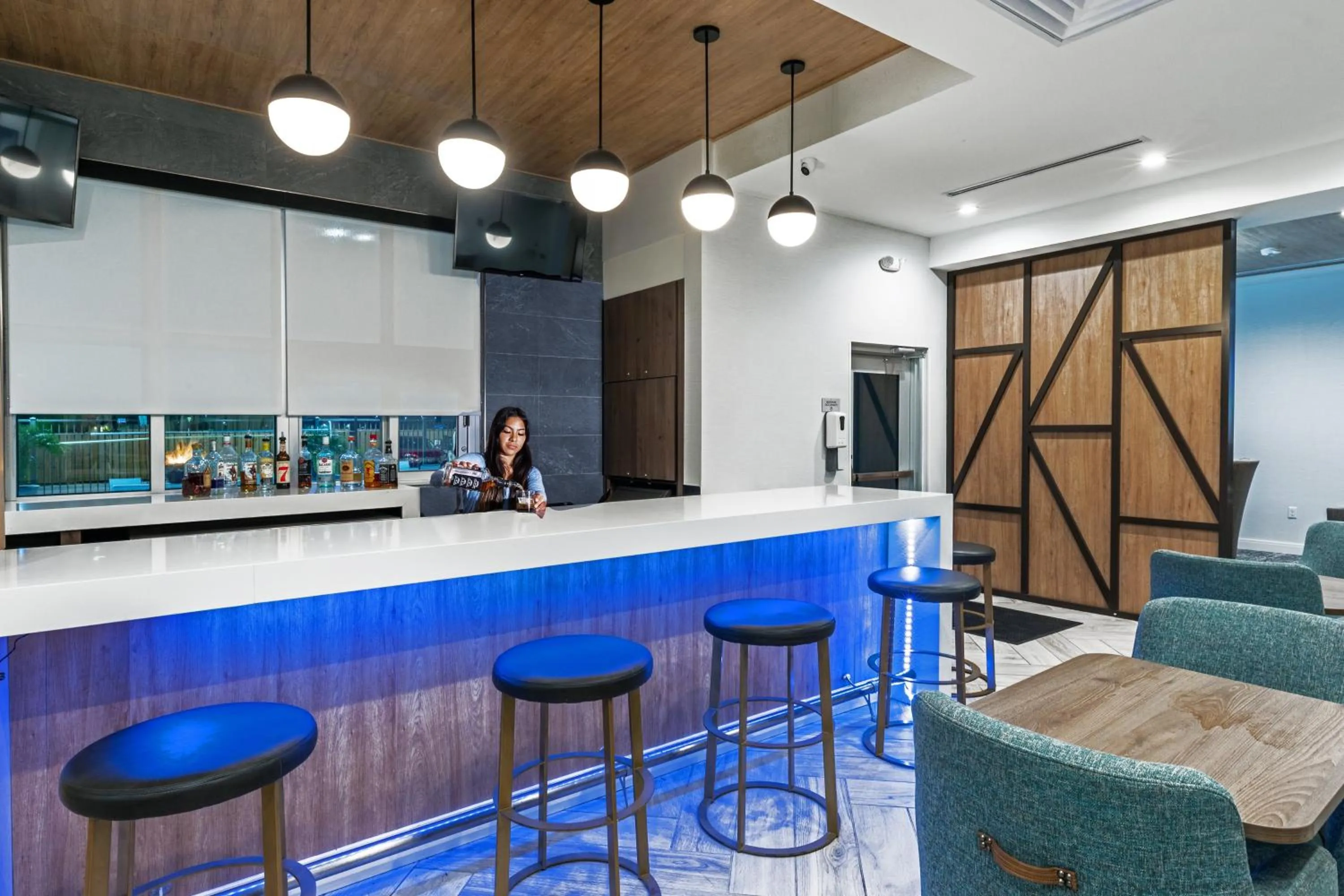Lounge or bar in Staybridge Suites - Portland by IHG