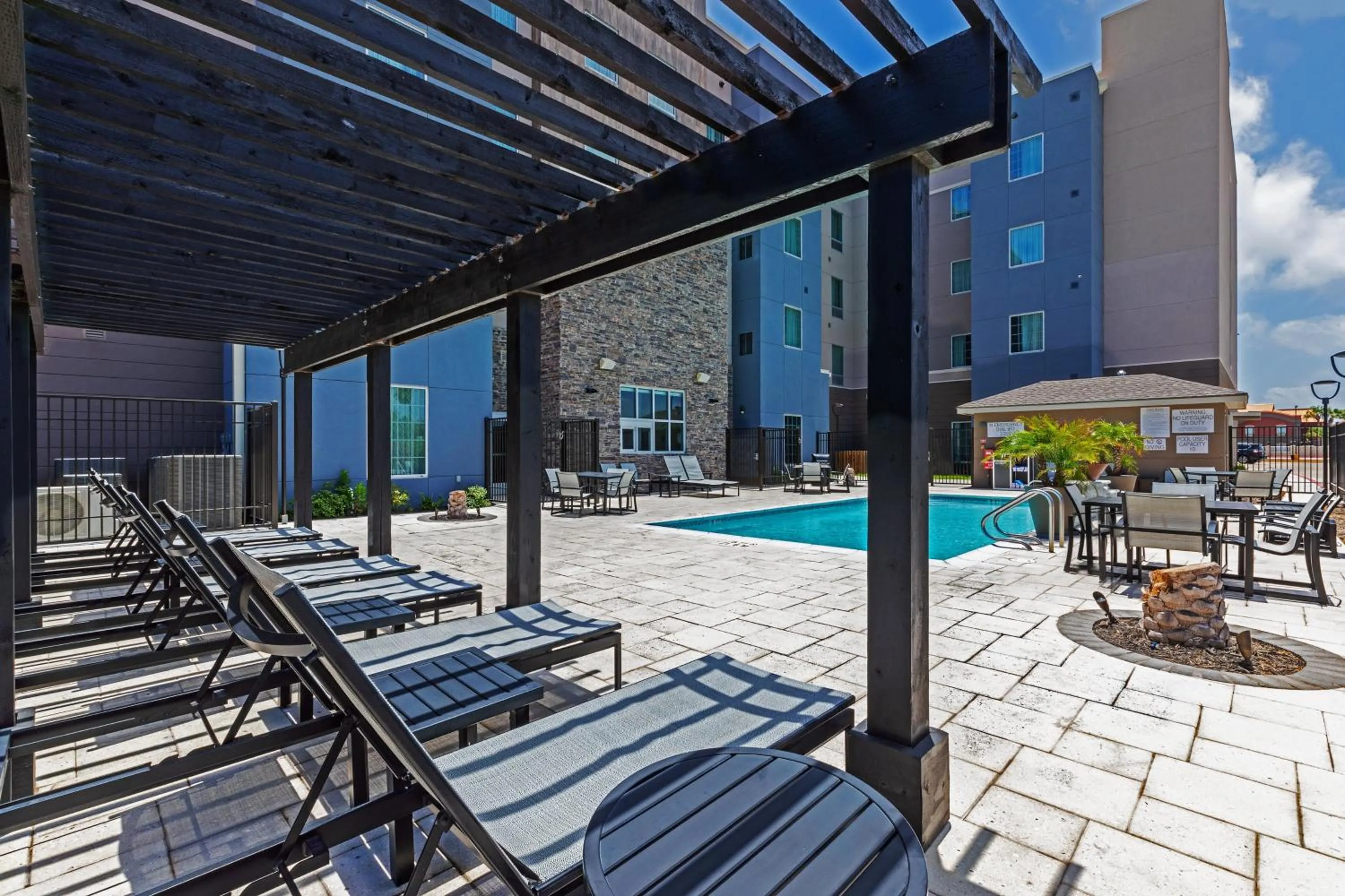 Swimming pool in Staybridge Suites - Portland by IHG