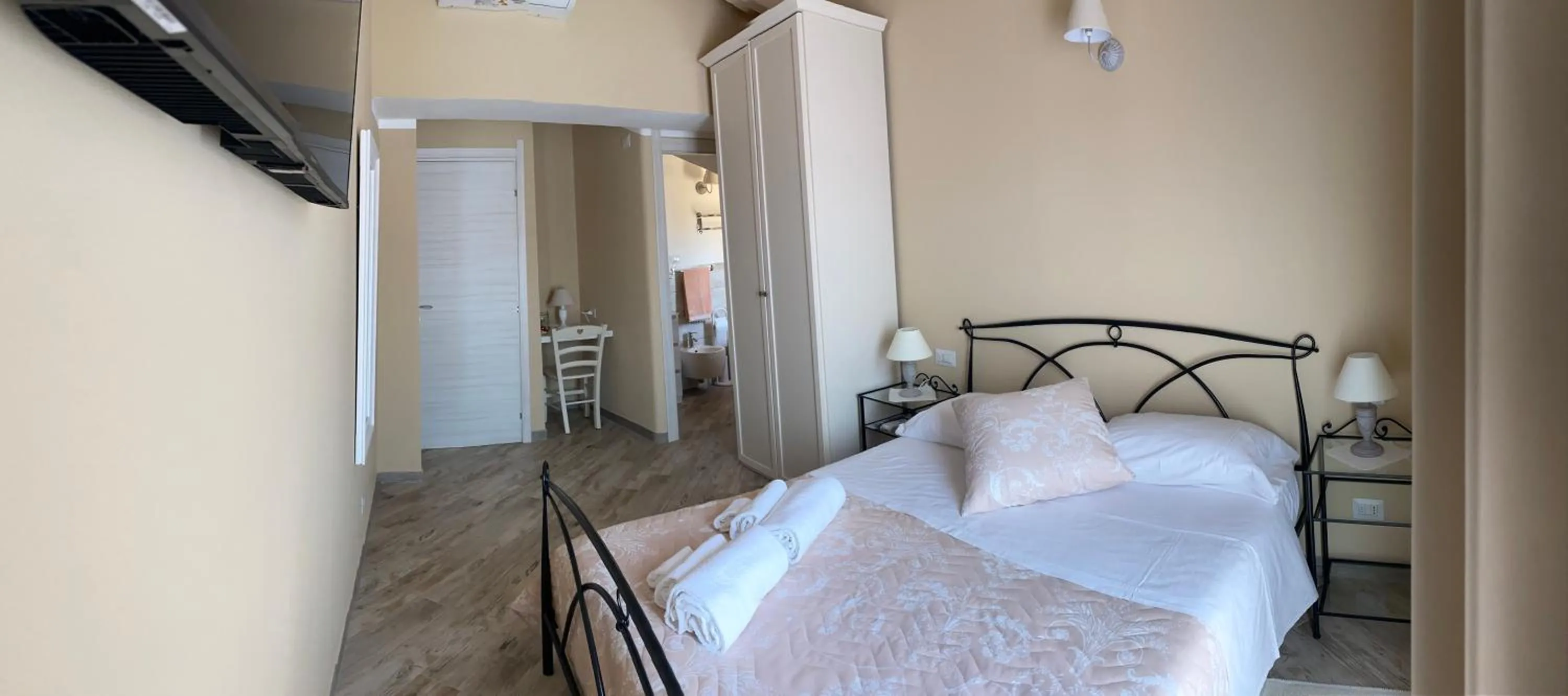 Bed in La Soffitta di EmmaSofia