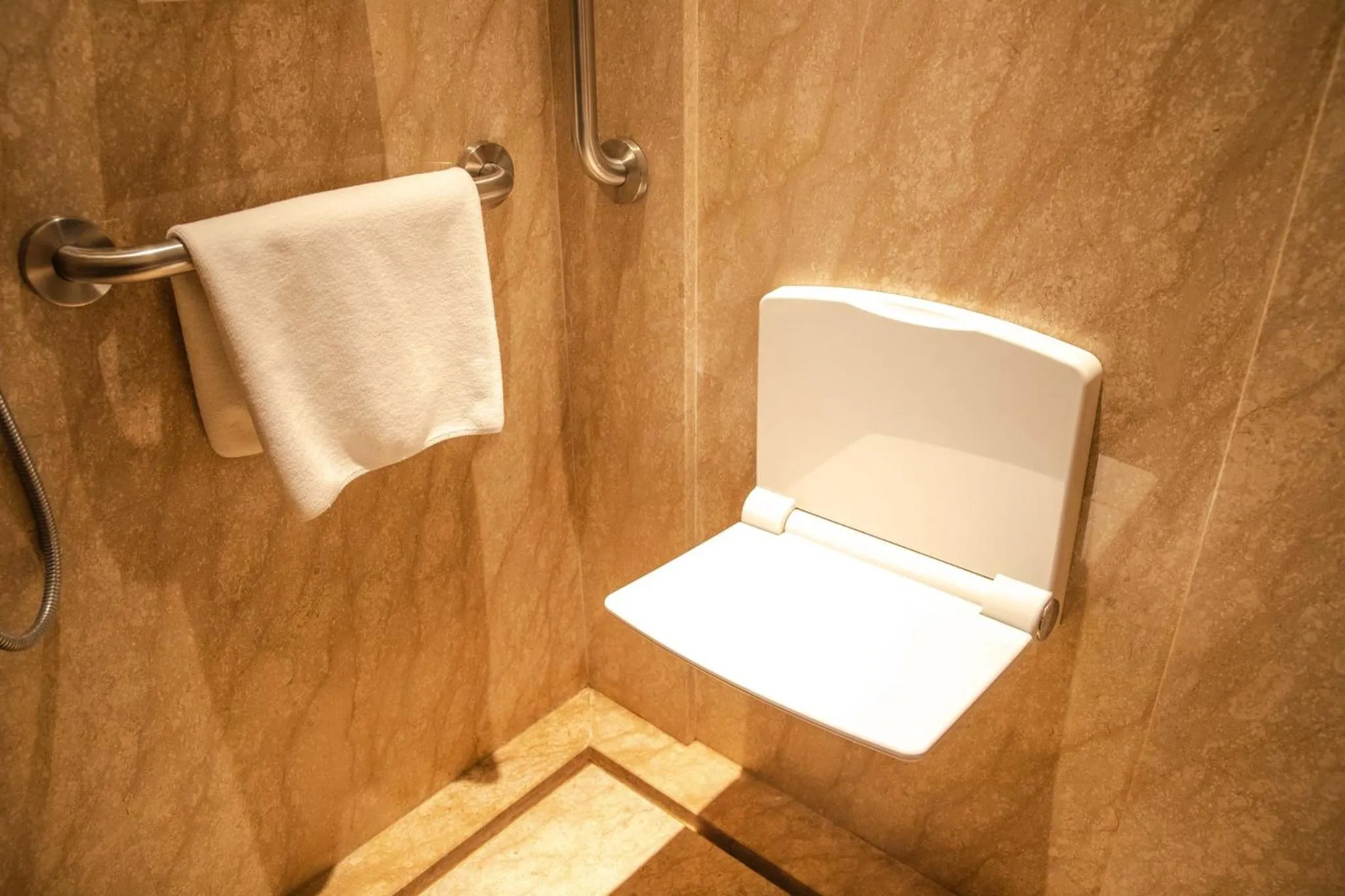 Photo of the whole room in HUALUXE Beijing Xinan