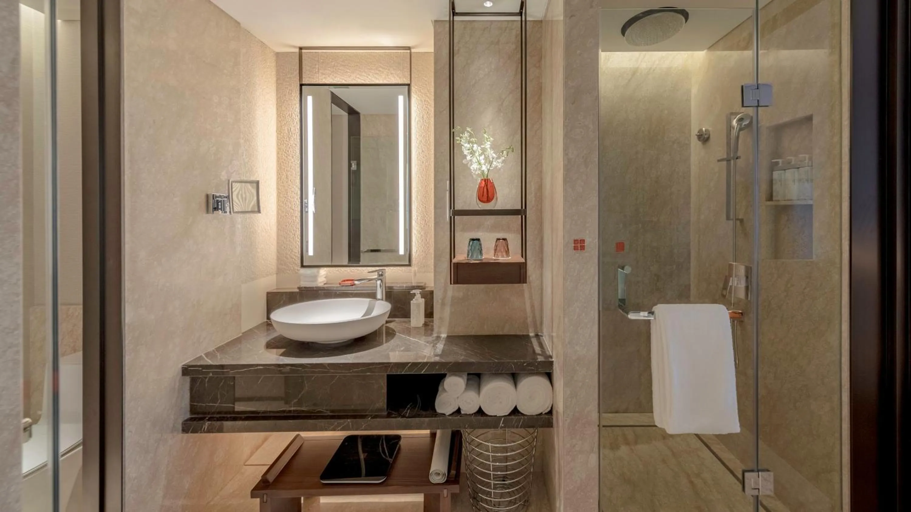 Photo of the whole room in HUALUXE Beijing Xinan