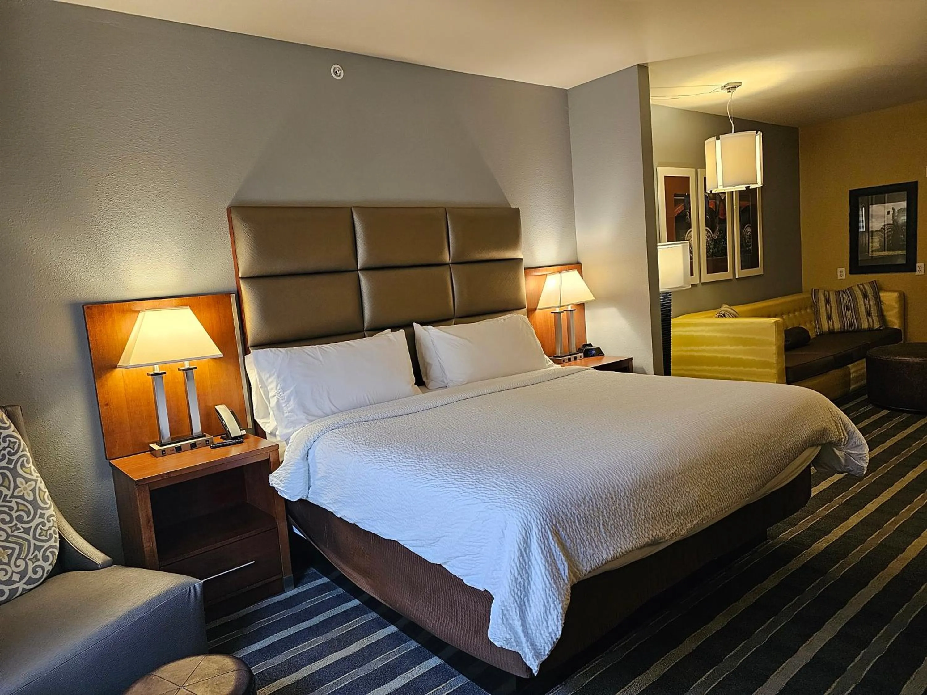 Bedroom, Bed in Holiday Inn Express & Suites Perry-National Fairground Area by IHG