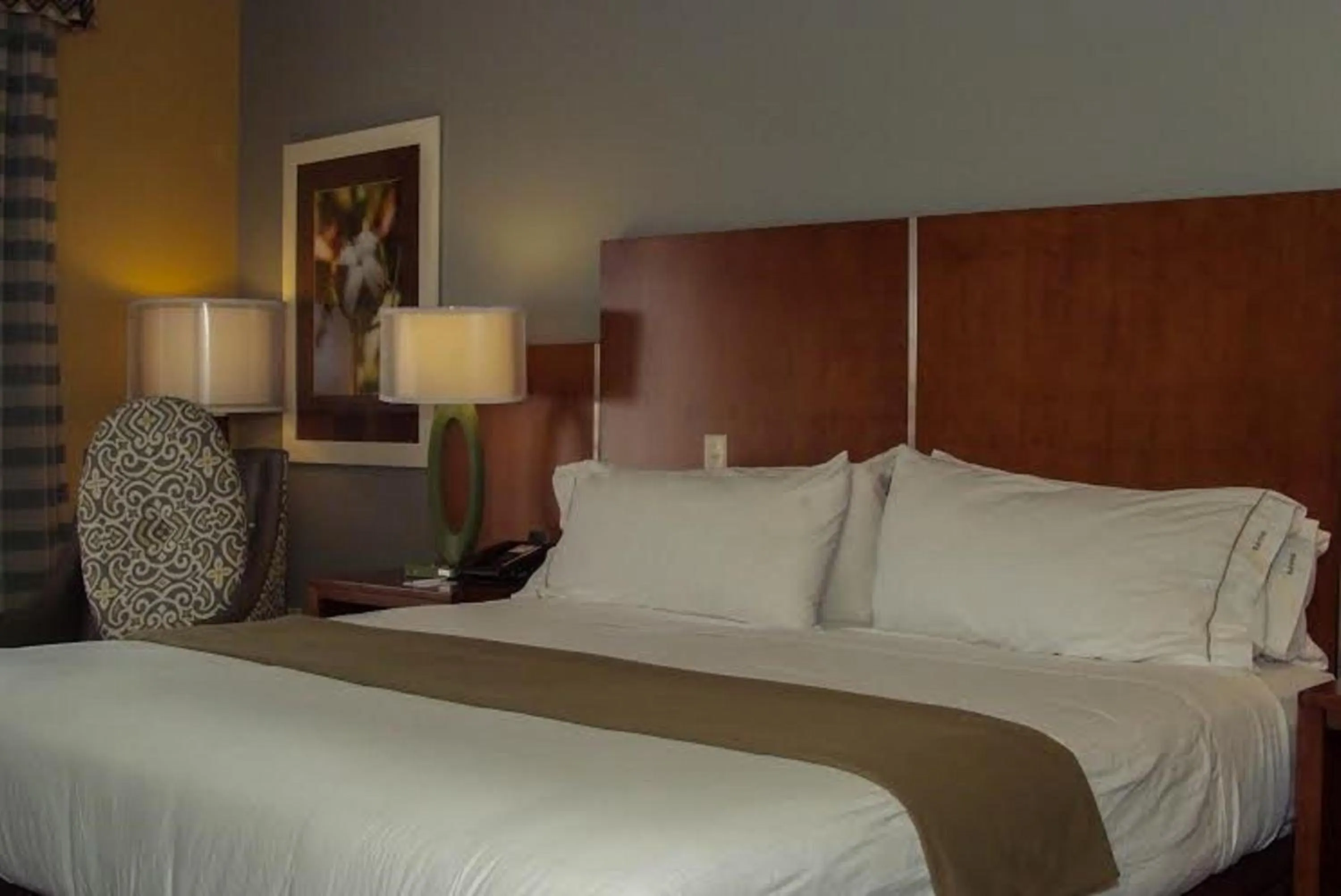 Photo of the whole room, Bed in Holiday Inn Express & Suites Perry-National Fairground Area by IHG