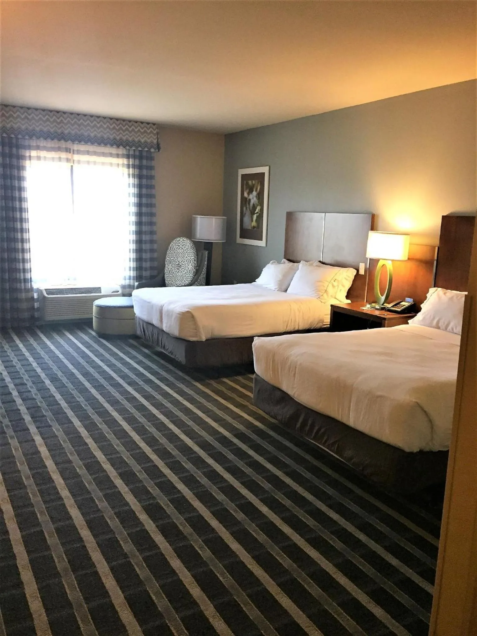 Photo of the whole room, Bed in Holiday Inn Express & Suites Perry-National Fairground Area by IHG