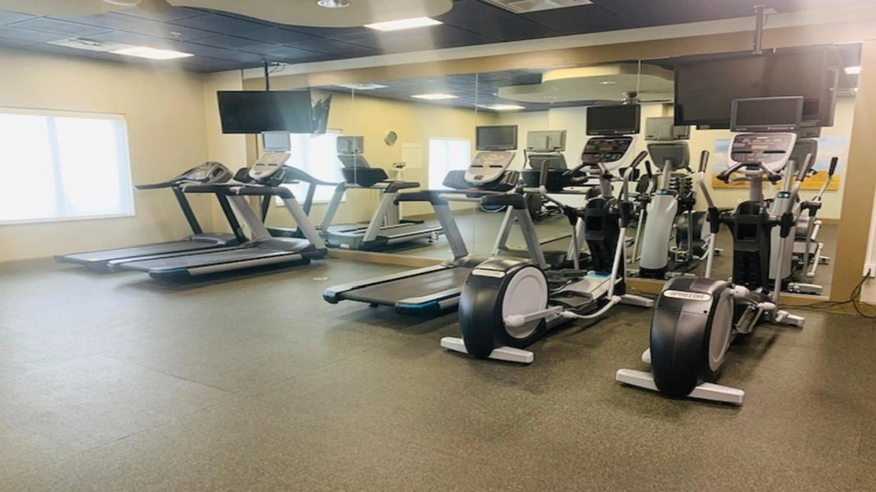 Fitness centre/facilities in Holiday Inn Express & Suites Perry-National Fairground Area by IHG