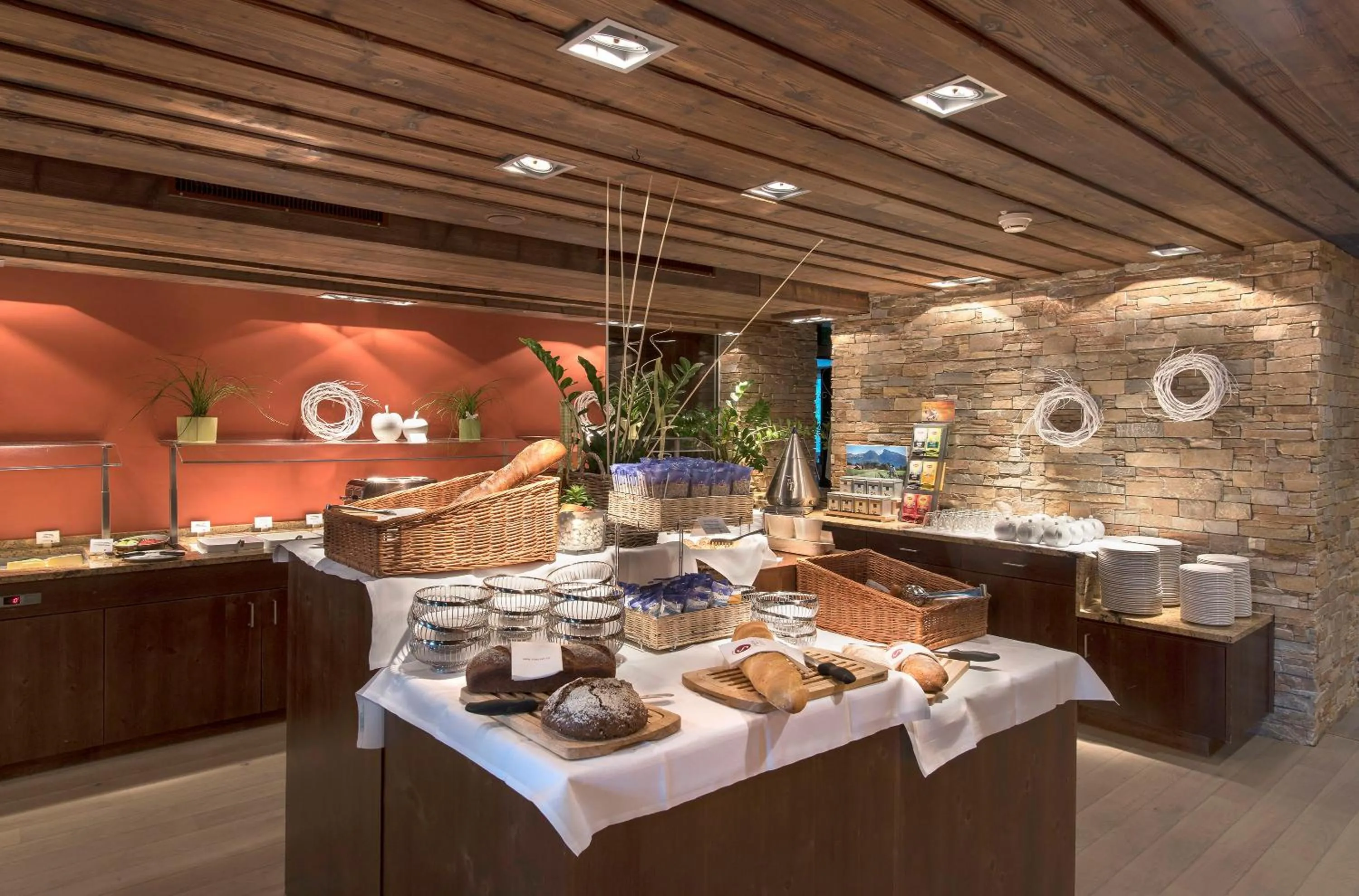 Restaurant/places to eat in Sunstar Hotel Arosa