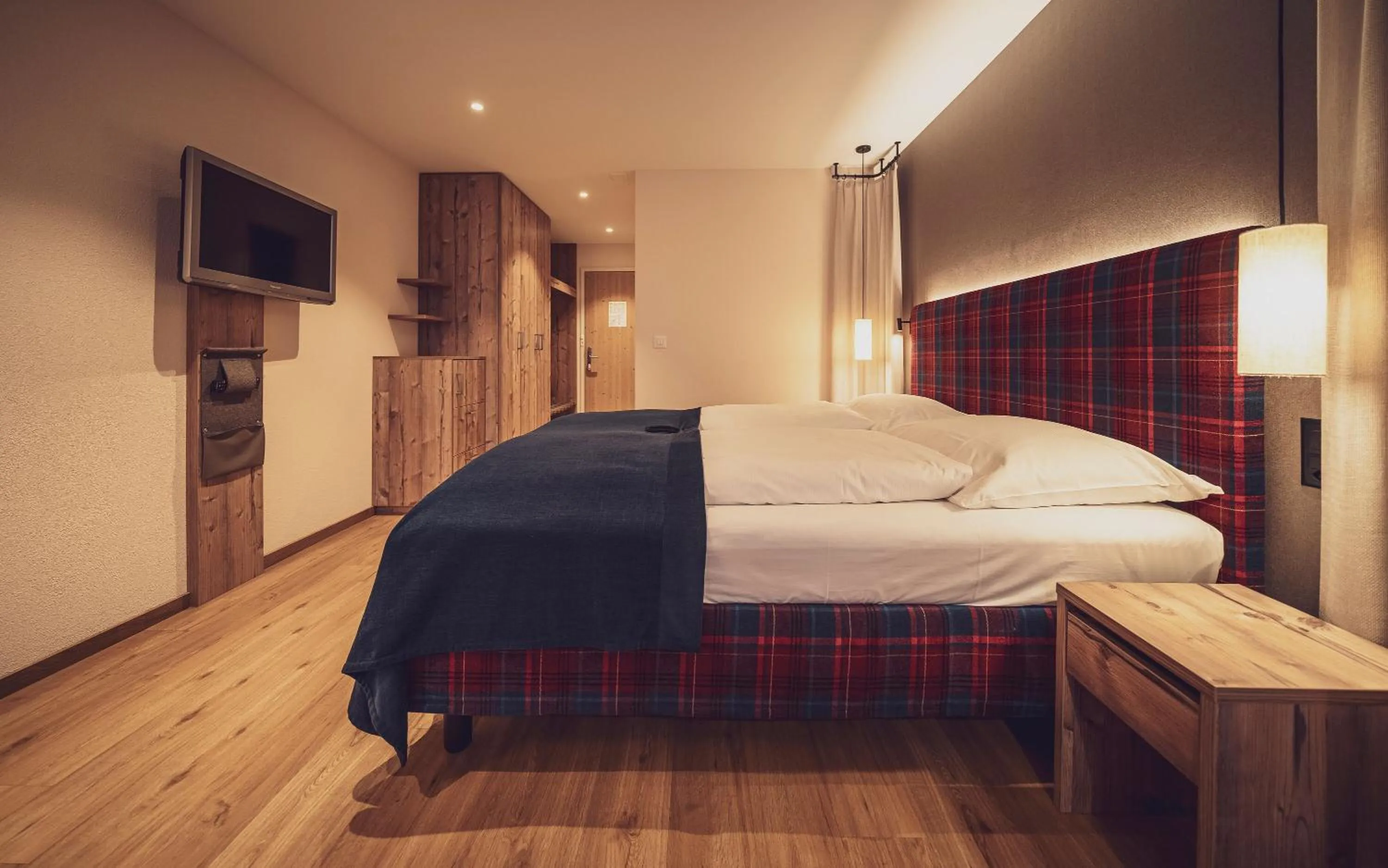 Bed in Mountain Plaza Hotel