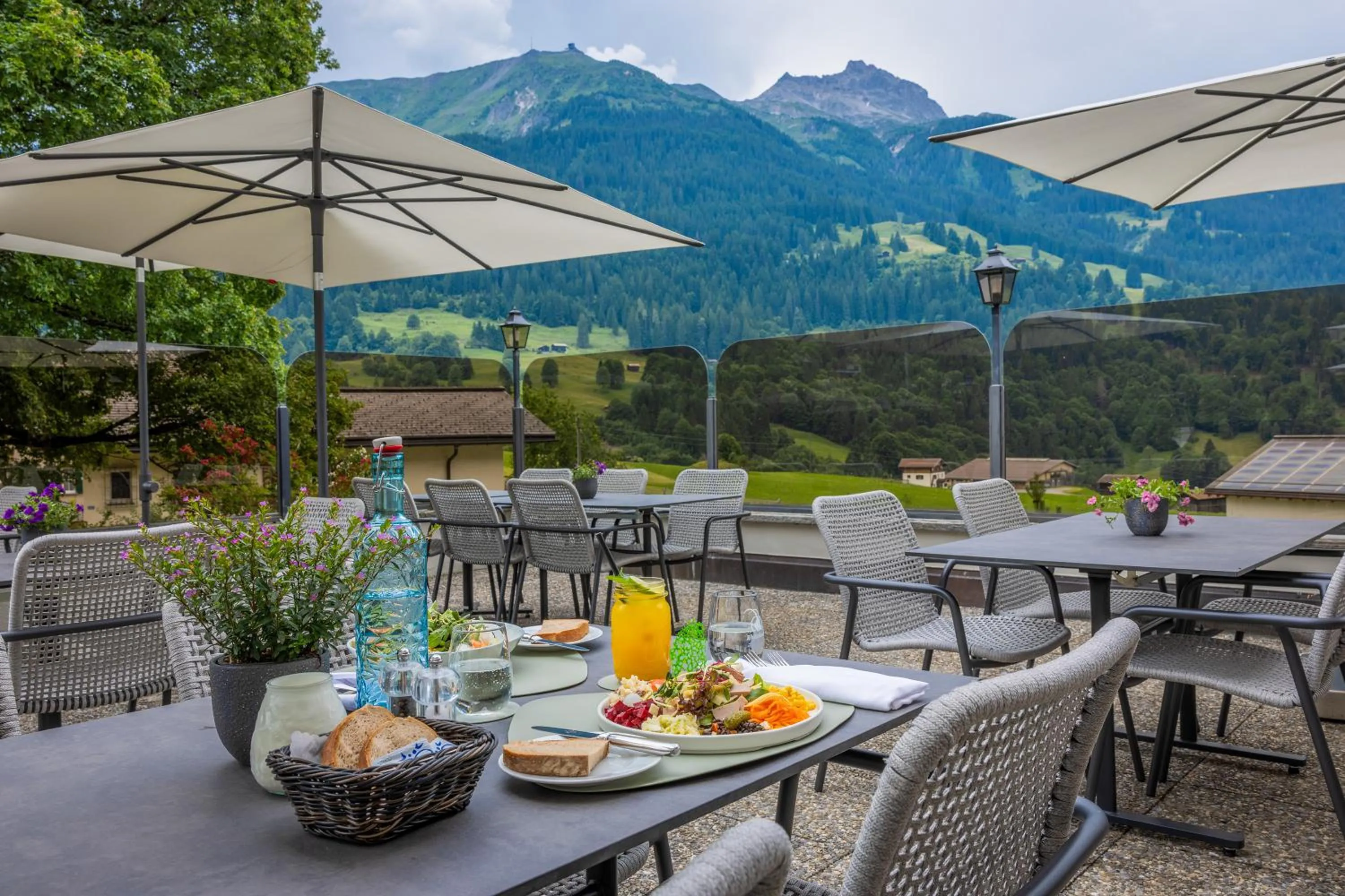 Restaurant/places to eat in Sunstar Hotel Klosters