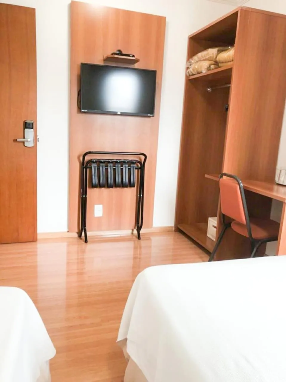 Photo of the whole room, Bed in Millian Hotel