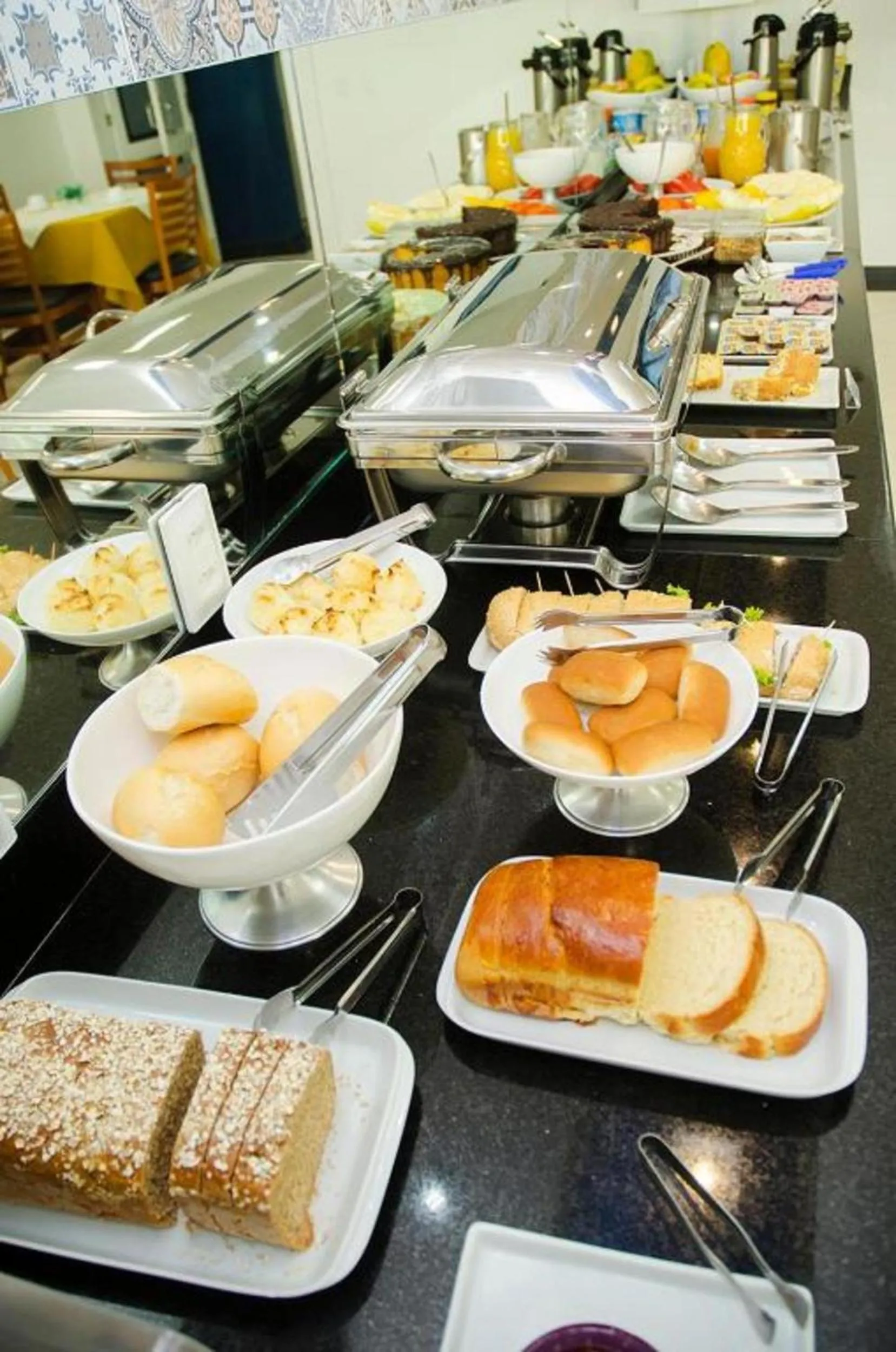 Restaurant/places to eat in Millian Hotel