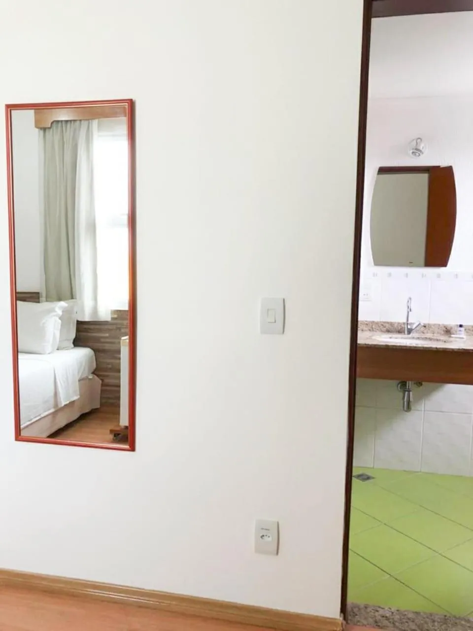 Photo of the whole room, Bed in Millian Hotel