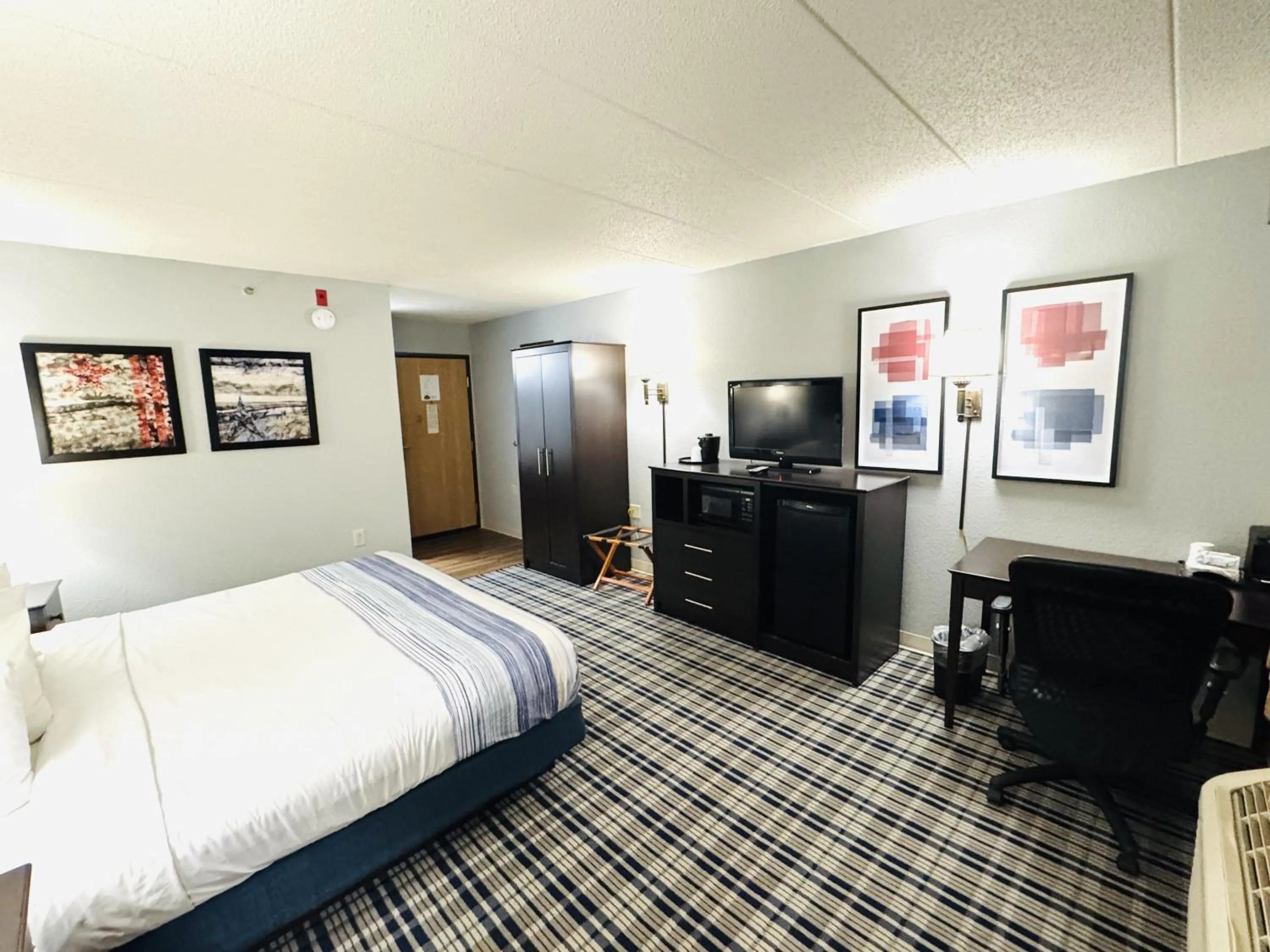 Bedroom, Bed in AmericInn by Wyndham Ames