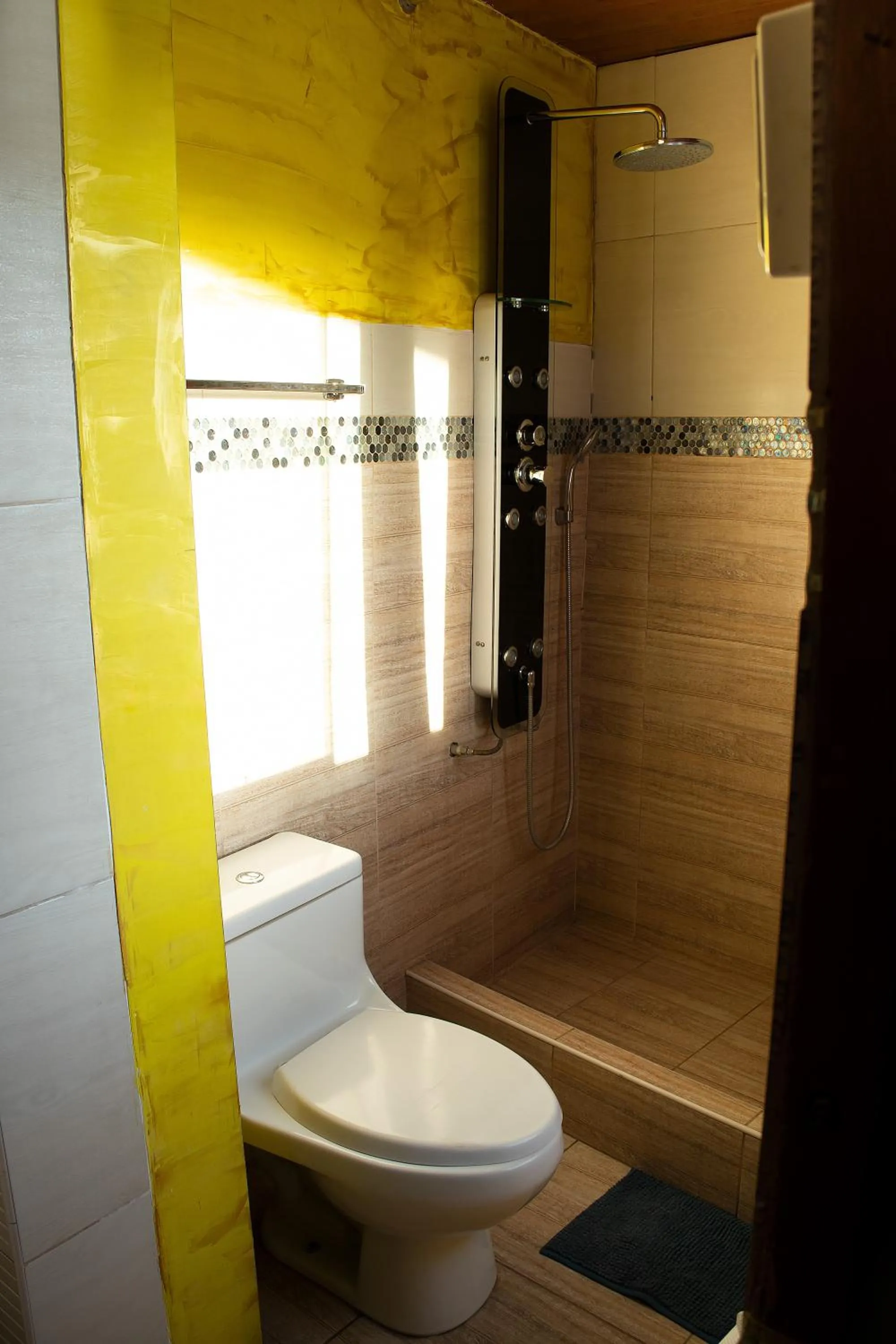 Shower in Tambo del Solar