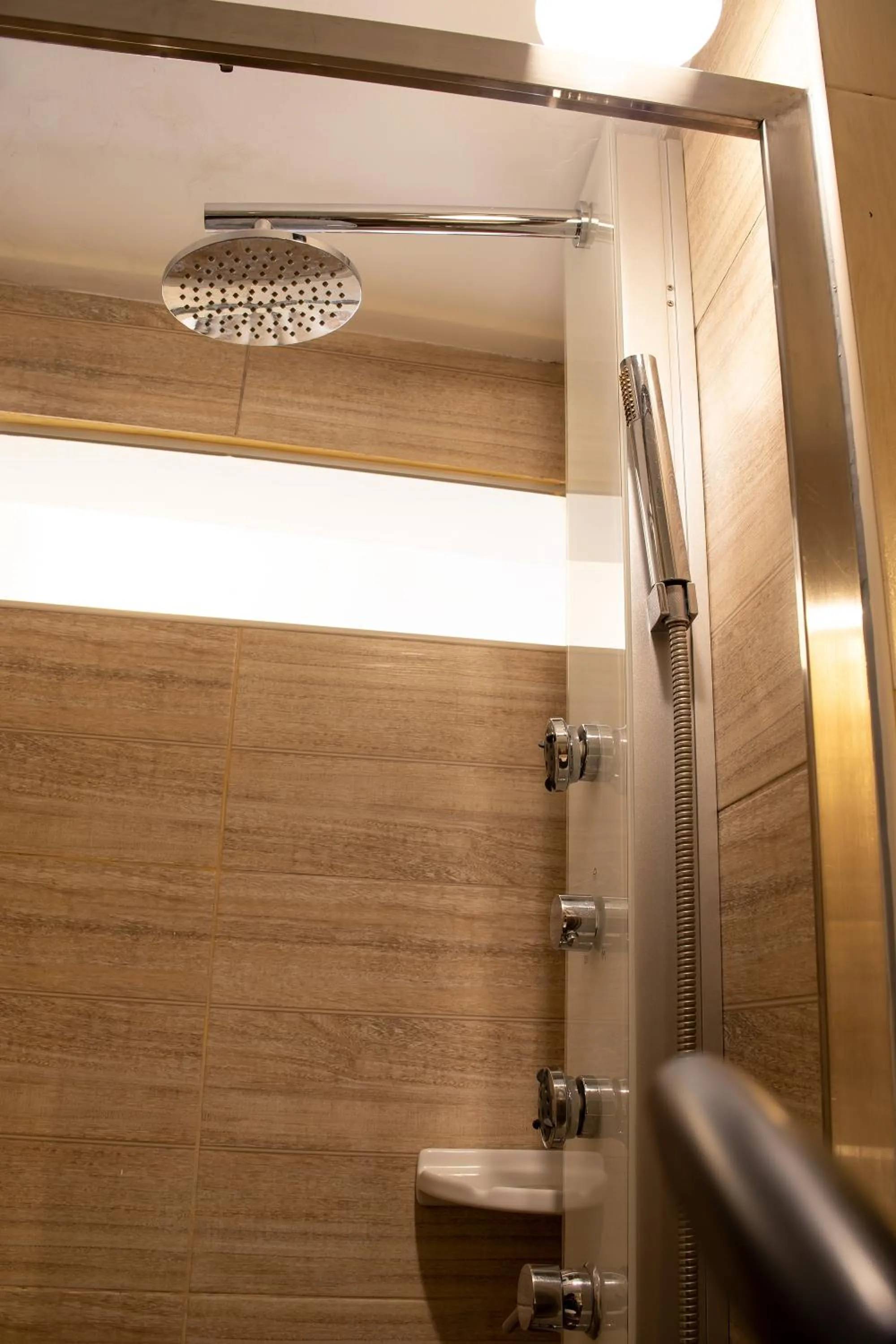 Shower in Tambo del Solar