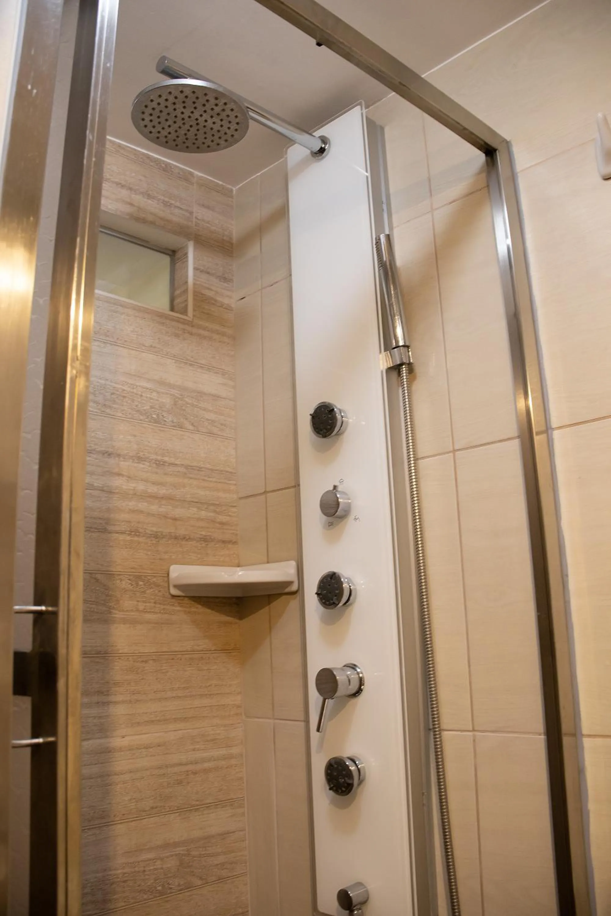 Shower in Tambo del Solar