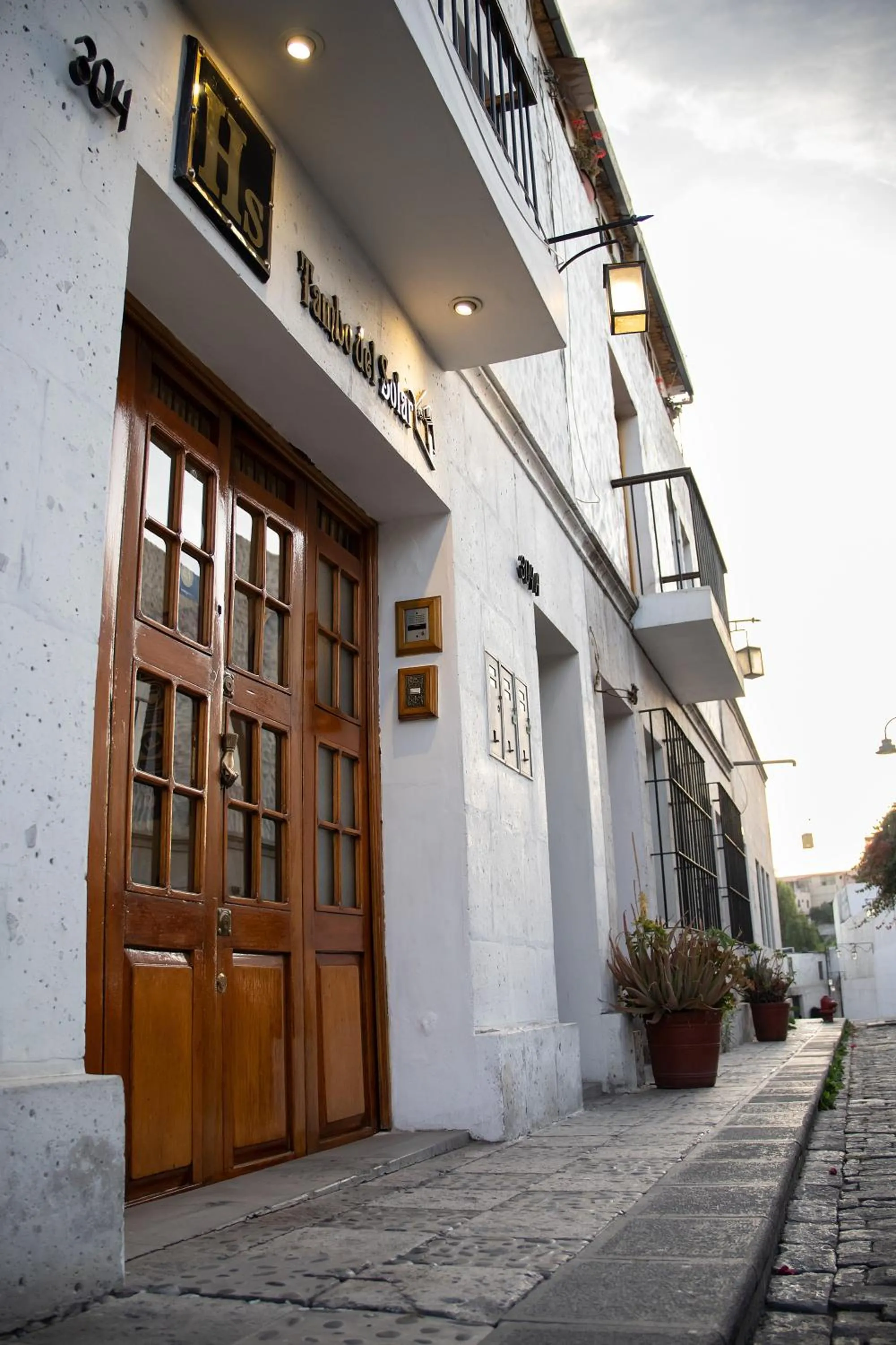 Facade/entrance in Tambo del Solar