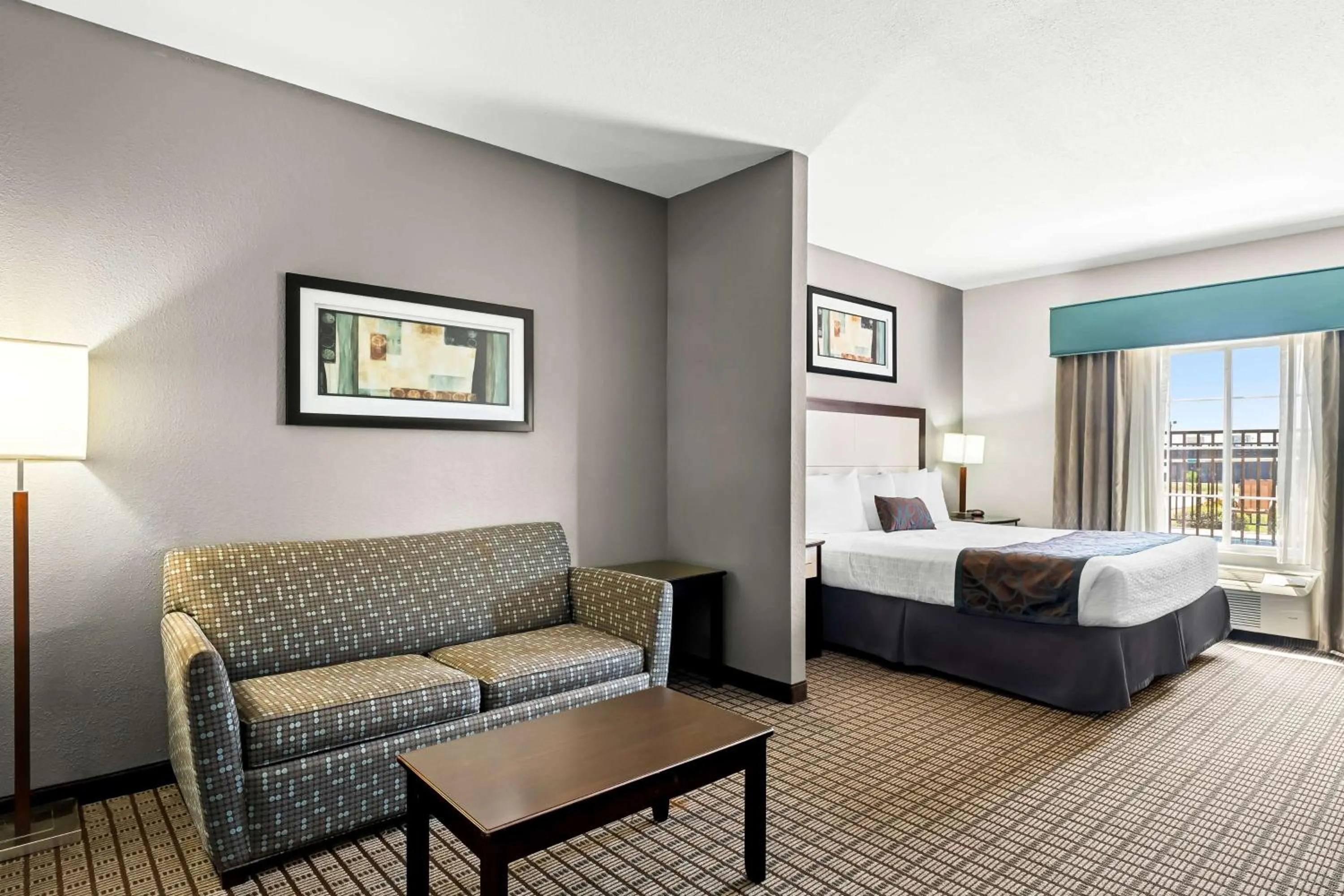 Photo of the whole room, Bed in Best Western Plus - Magee Inn & Suites