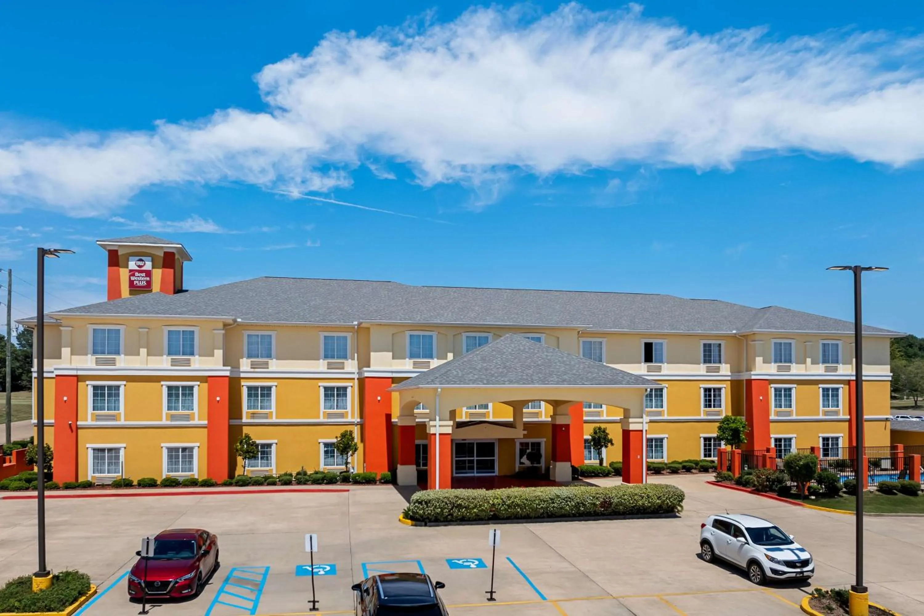 Property building in Best Western Plus - Magee Inn & Suites