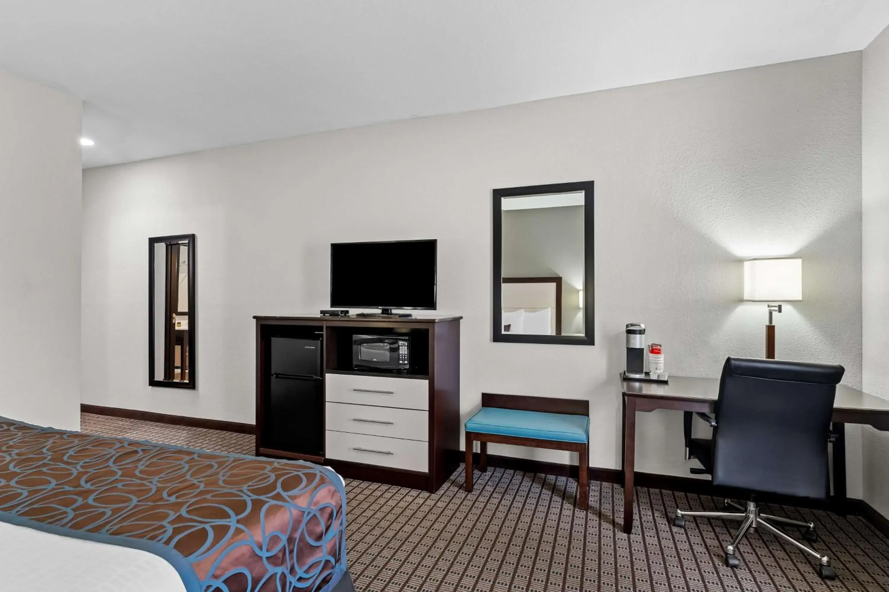 King Room with Roll-In Shower - Disability Access in Best Western Plus - Magee Inn & Suites King Room with Roll-In Shower - Disability Access in Best Western Plus - Magee Inn & Suites