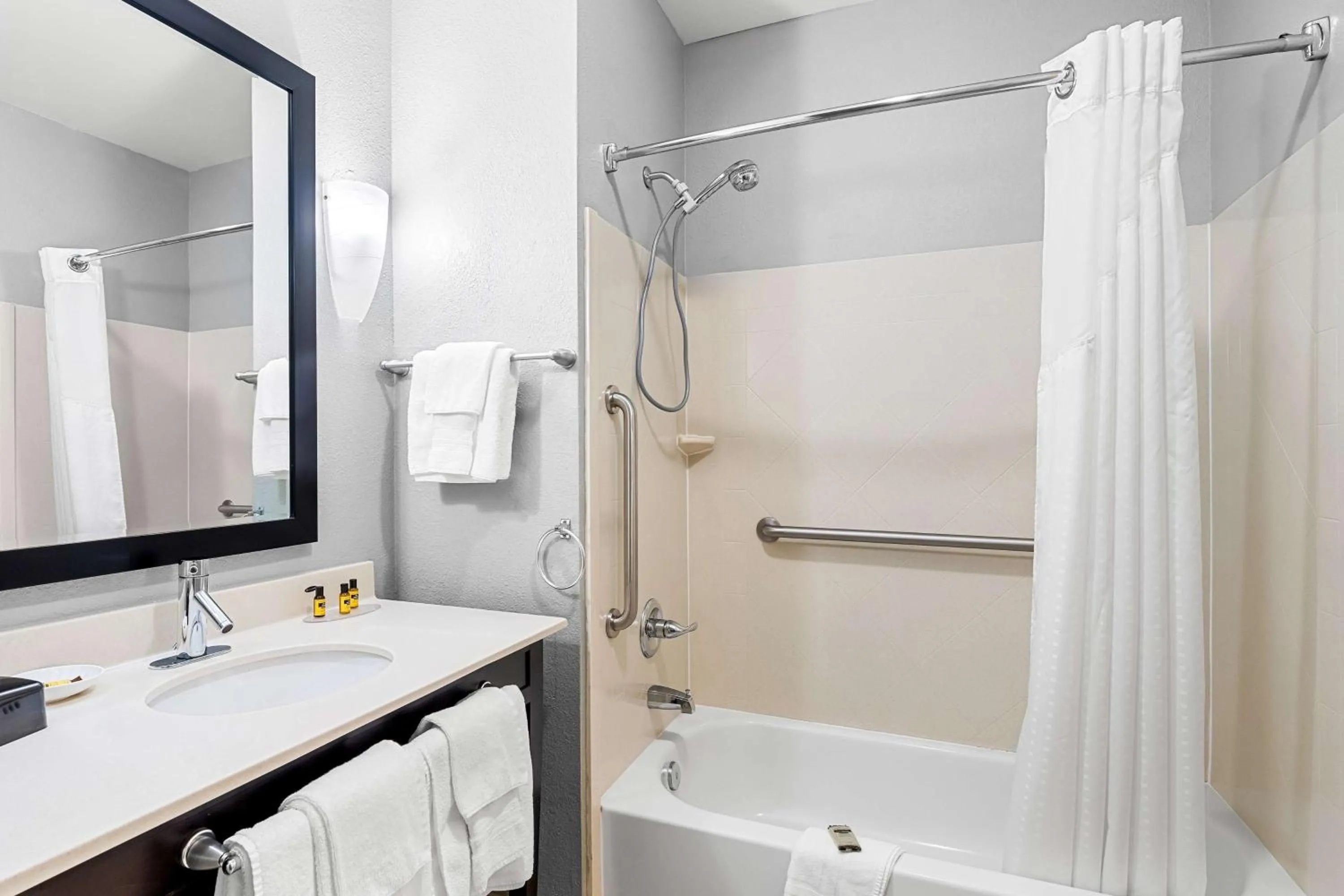 Bathroom in Best Western Plus - Magee Inn & Suites