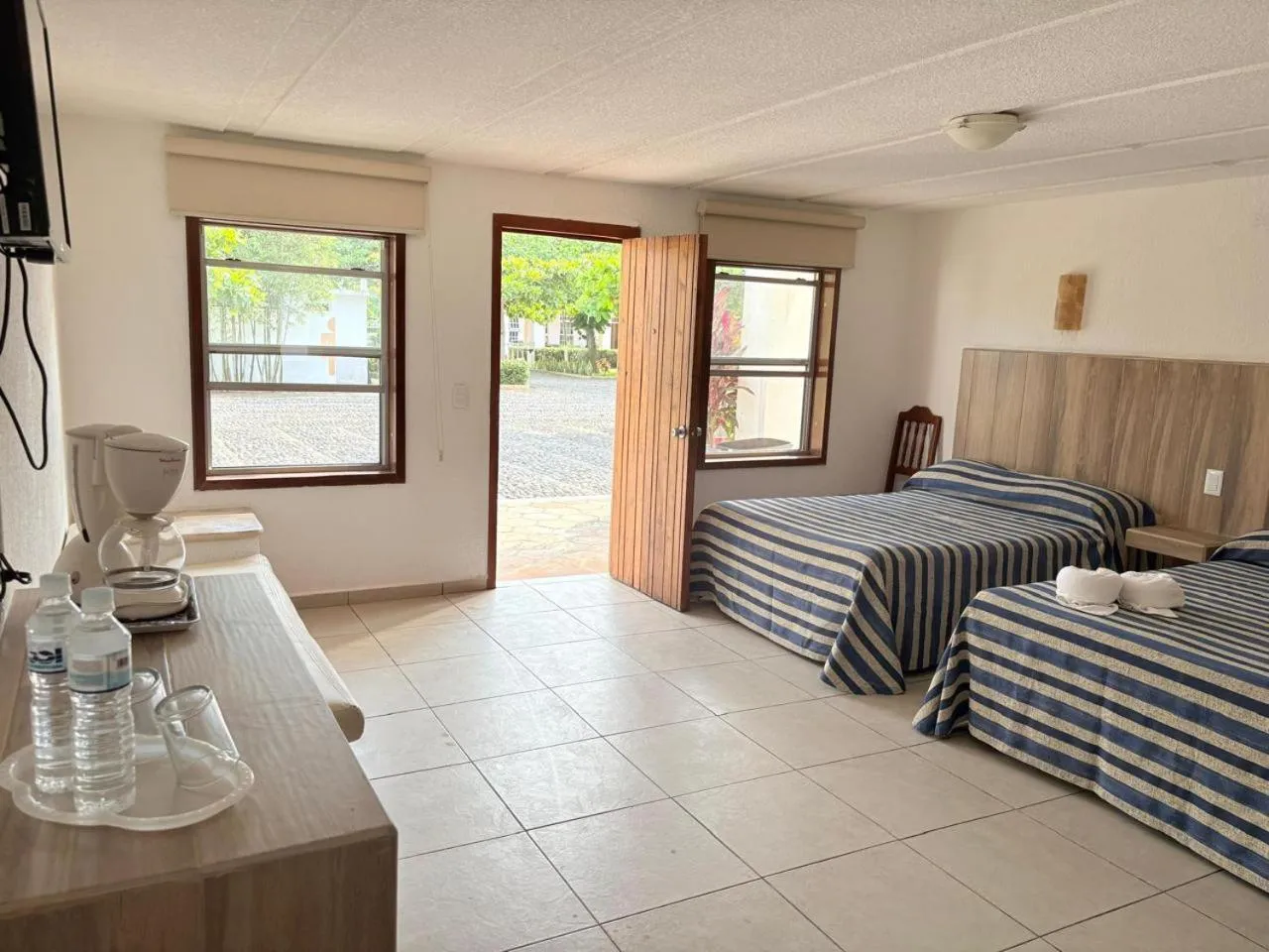 Property building, Bed in Hotel Torre Molino