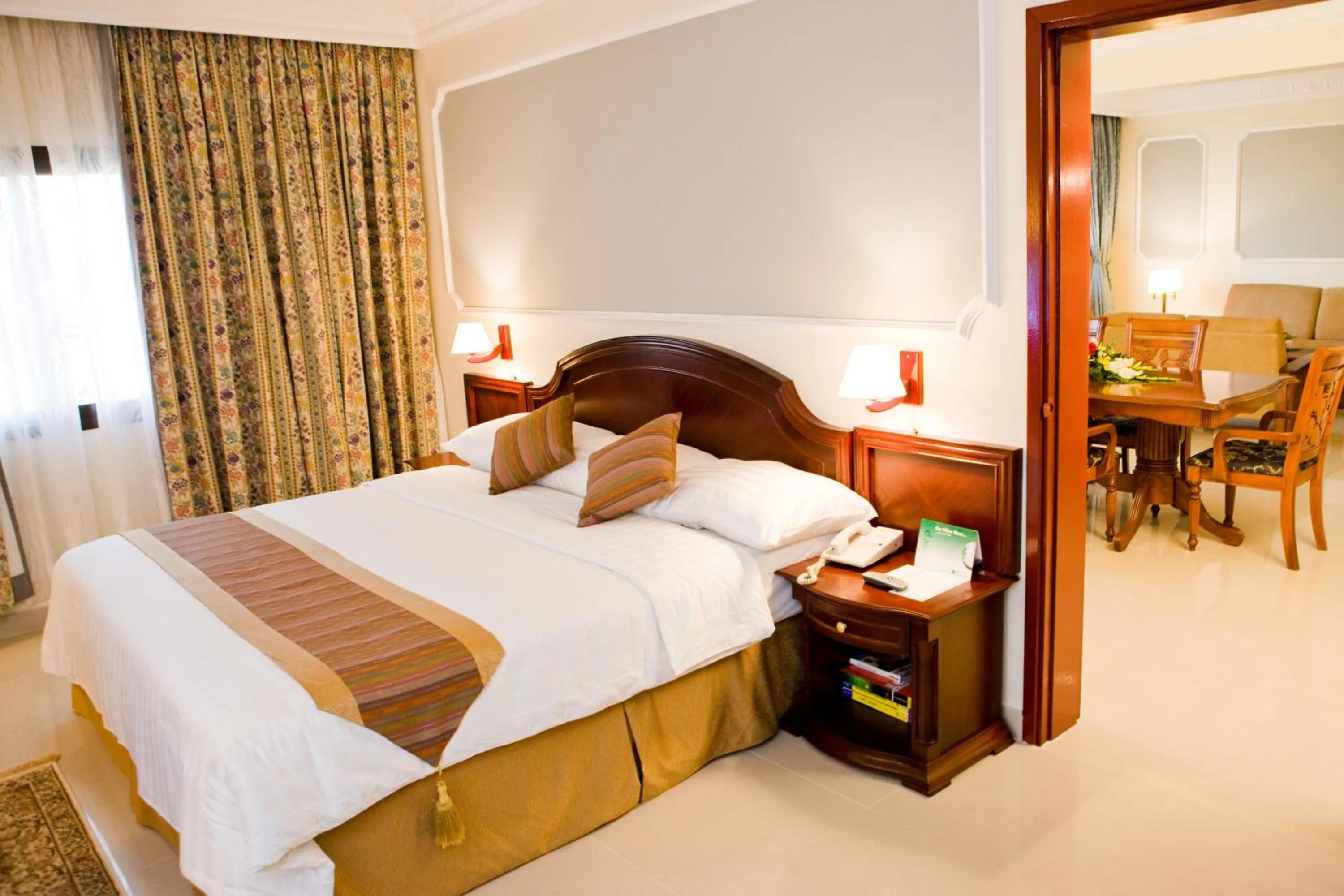 Bedroom, Bed in Hotel Muscat Holiday