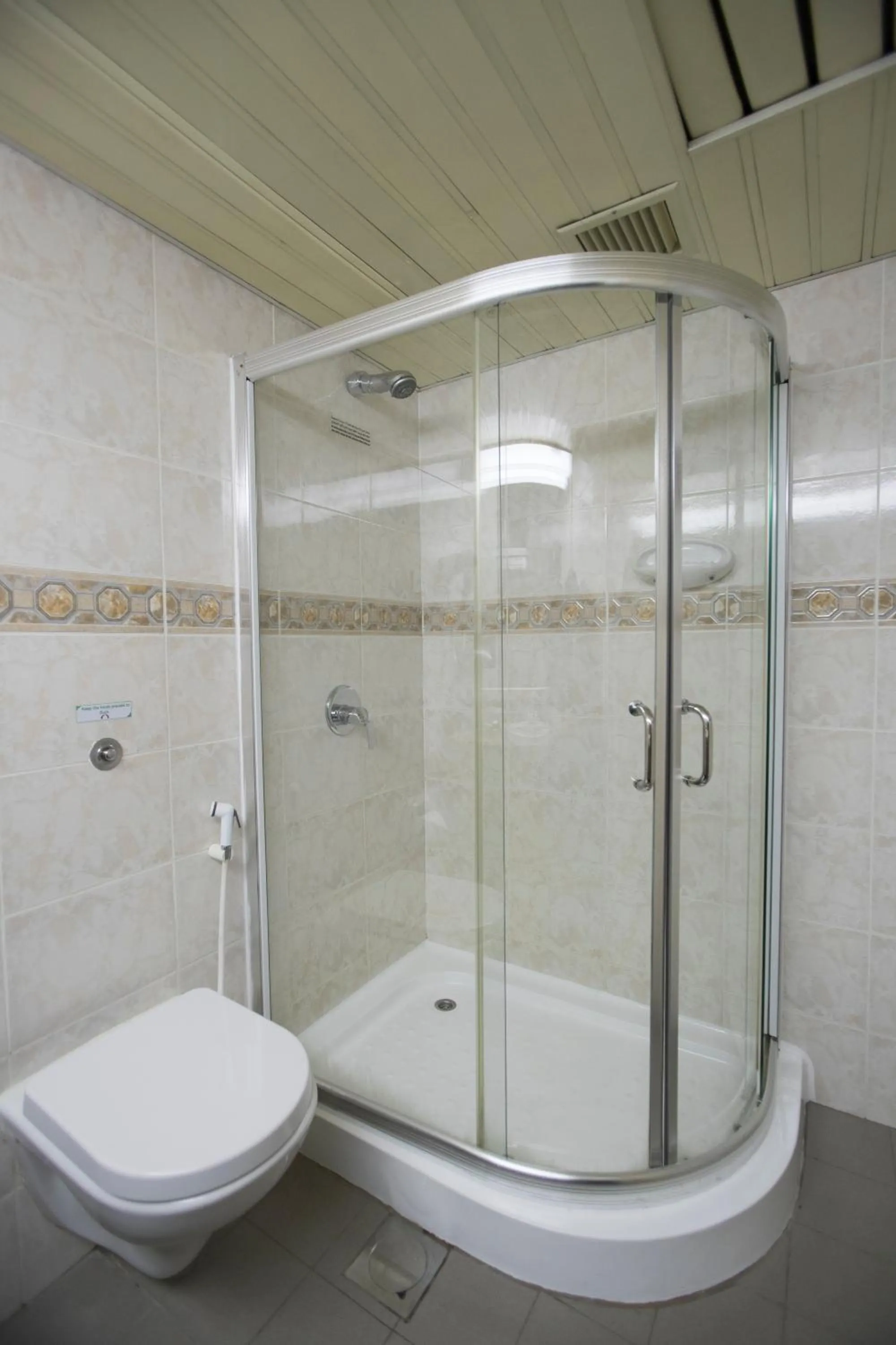 Shower in Hotel Muscat Holiday