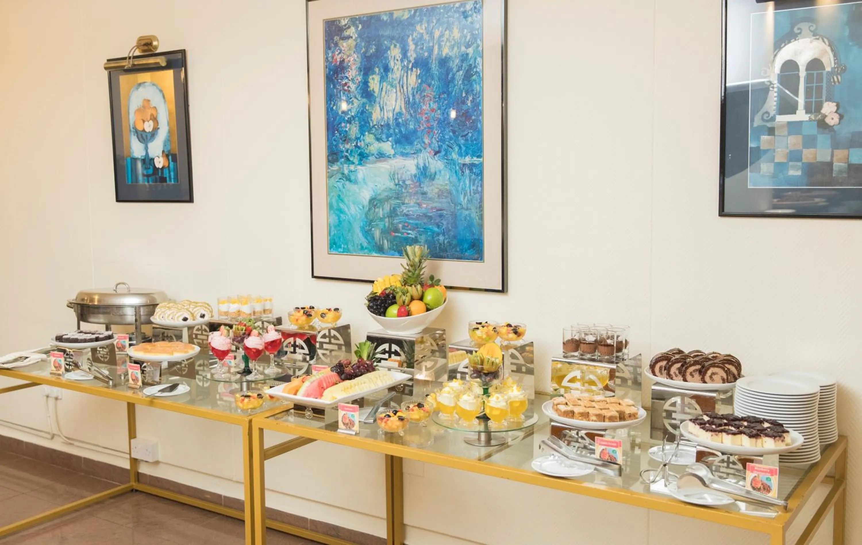 Restaurant/places to eat in Hotel Muscat Holiday