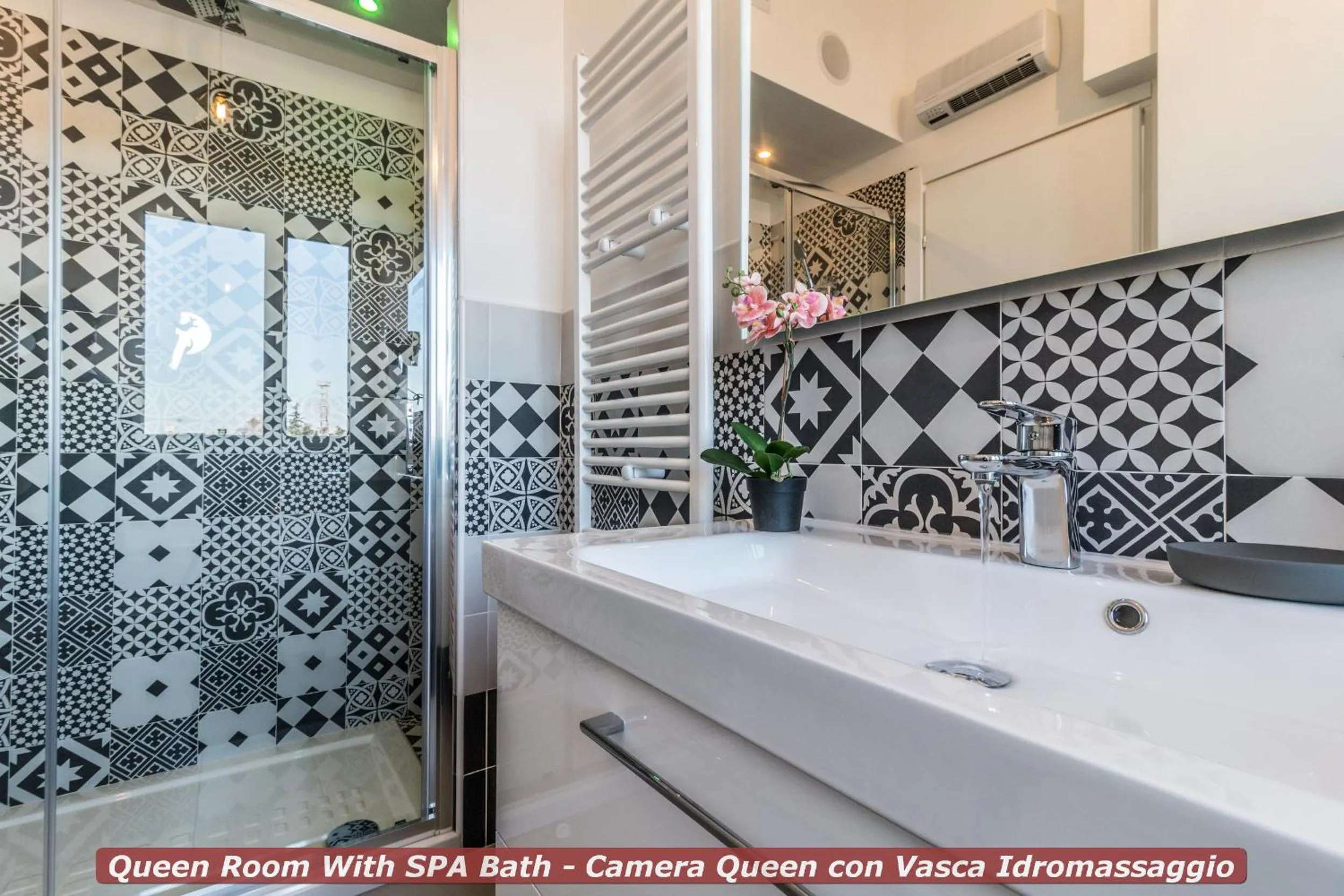 Bathroom in 4 Star Bologna Train Station - Self Check-In