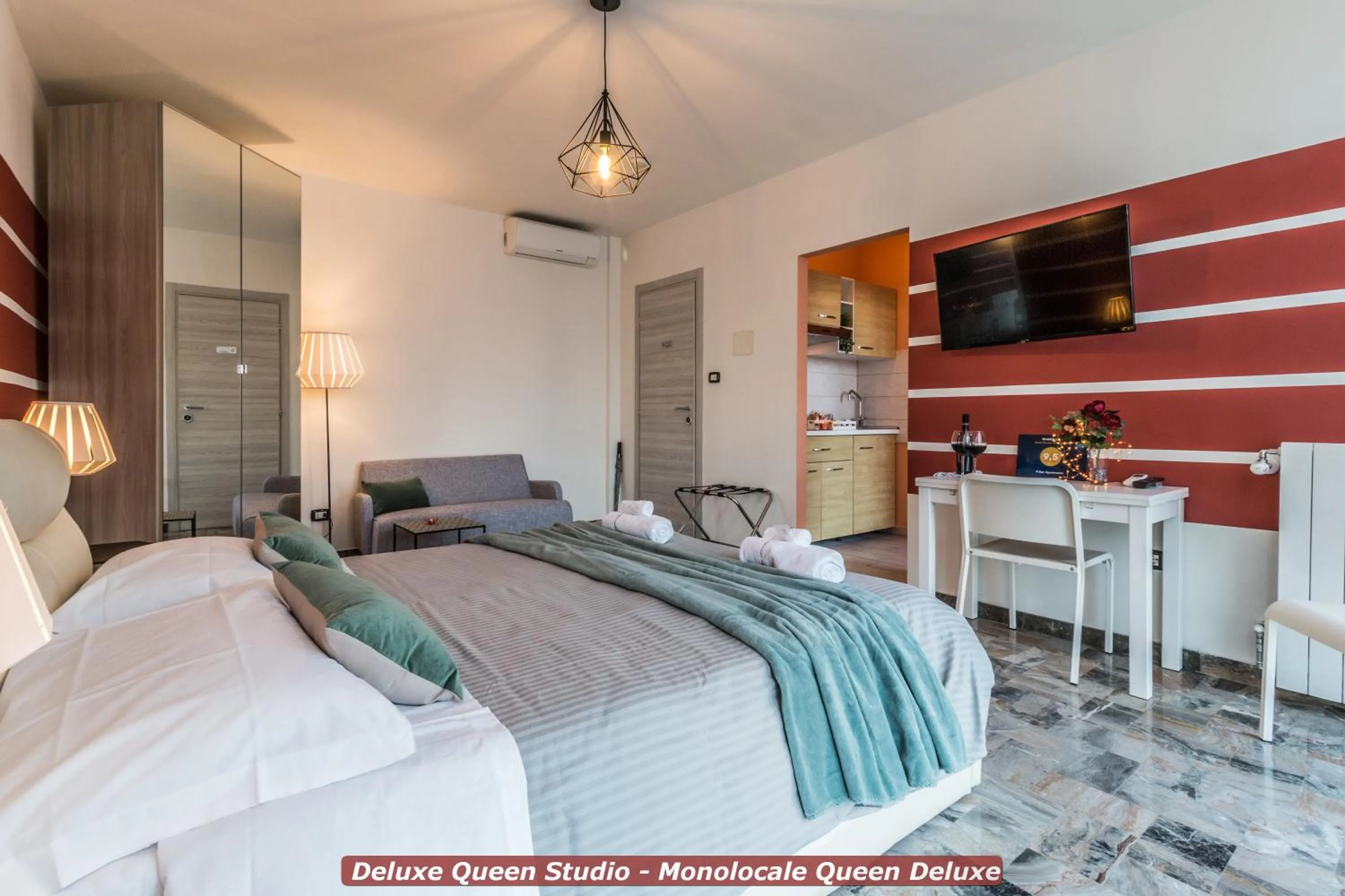 Photo of the whole room, Bed in 4 Star Bologna Train Station - Self Check-In