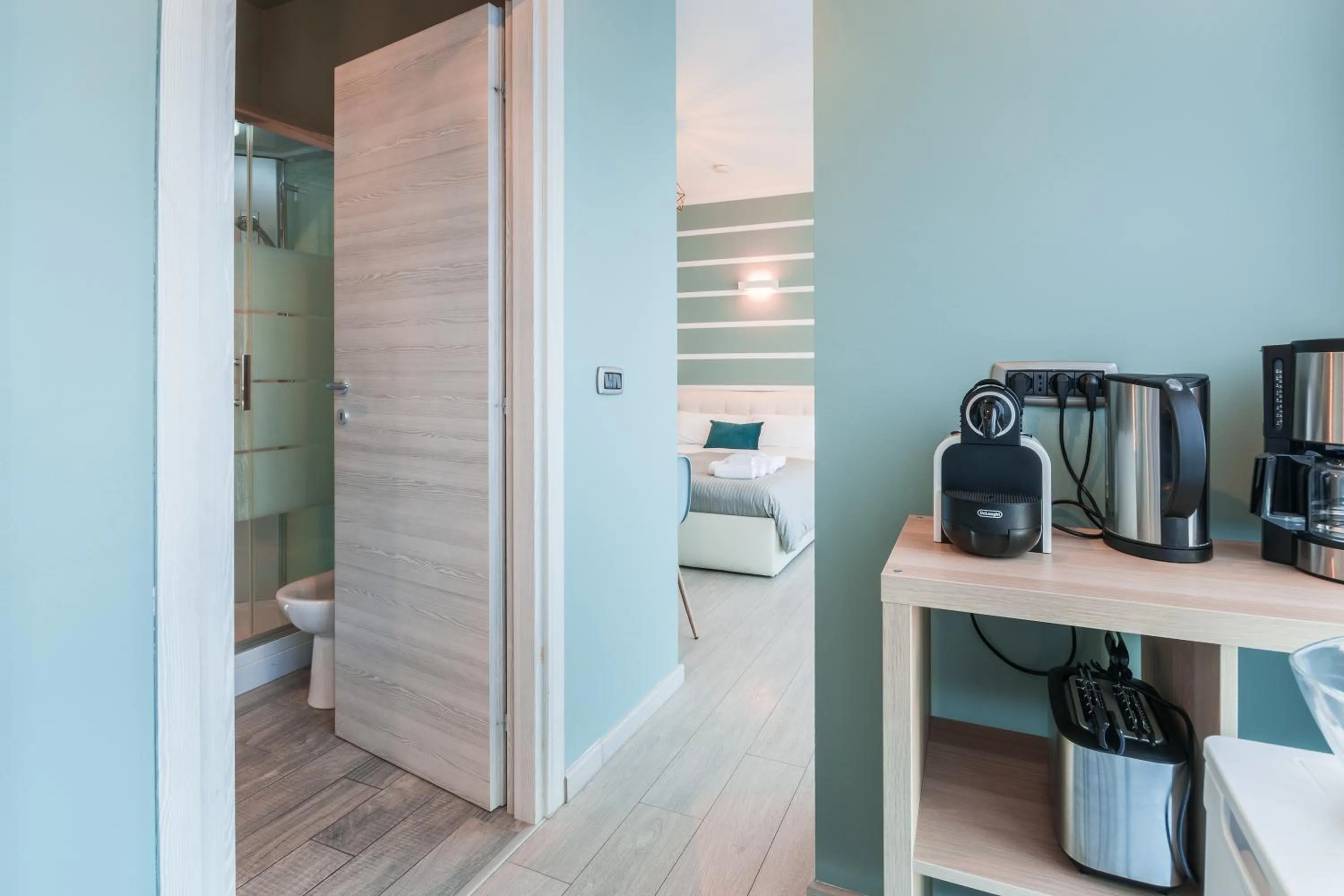 Bedroom in 4 Star Bologna Train Station - Self Check-In