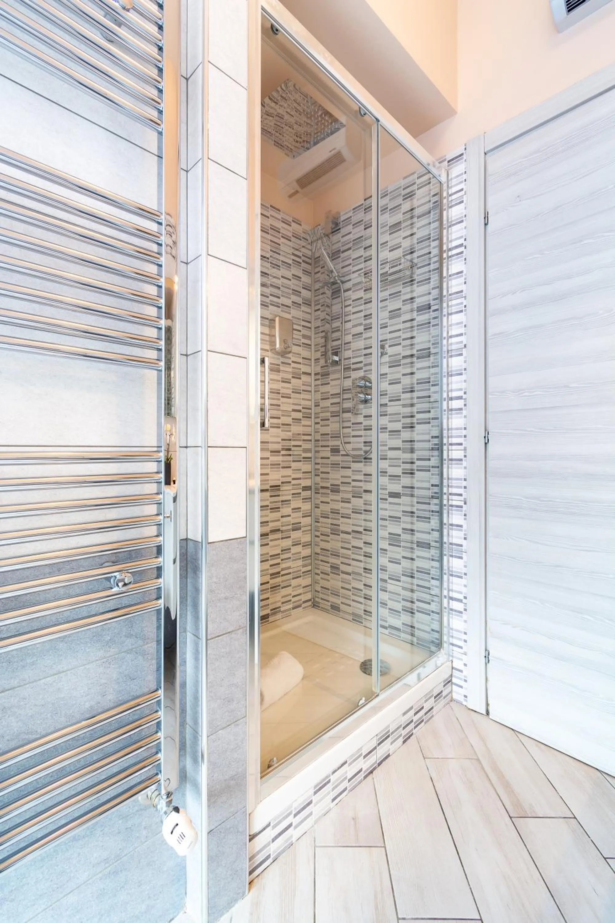 Shower in 4 Star Bologna Train Station - Self Check-In