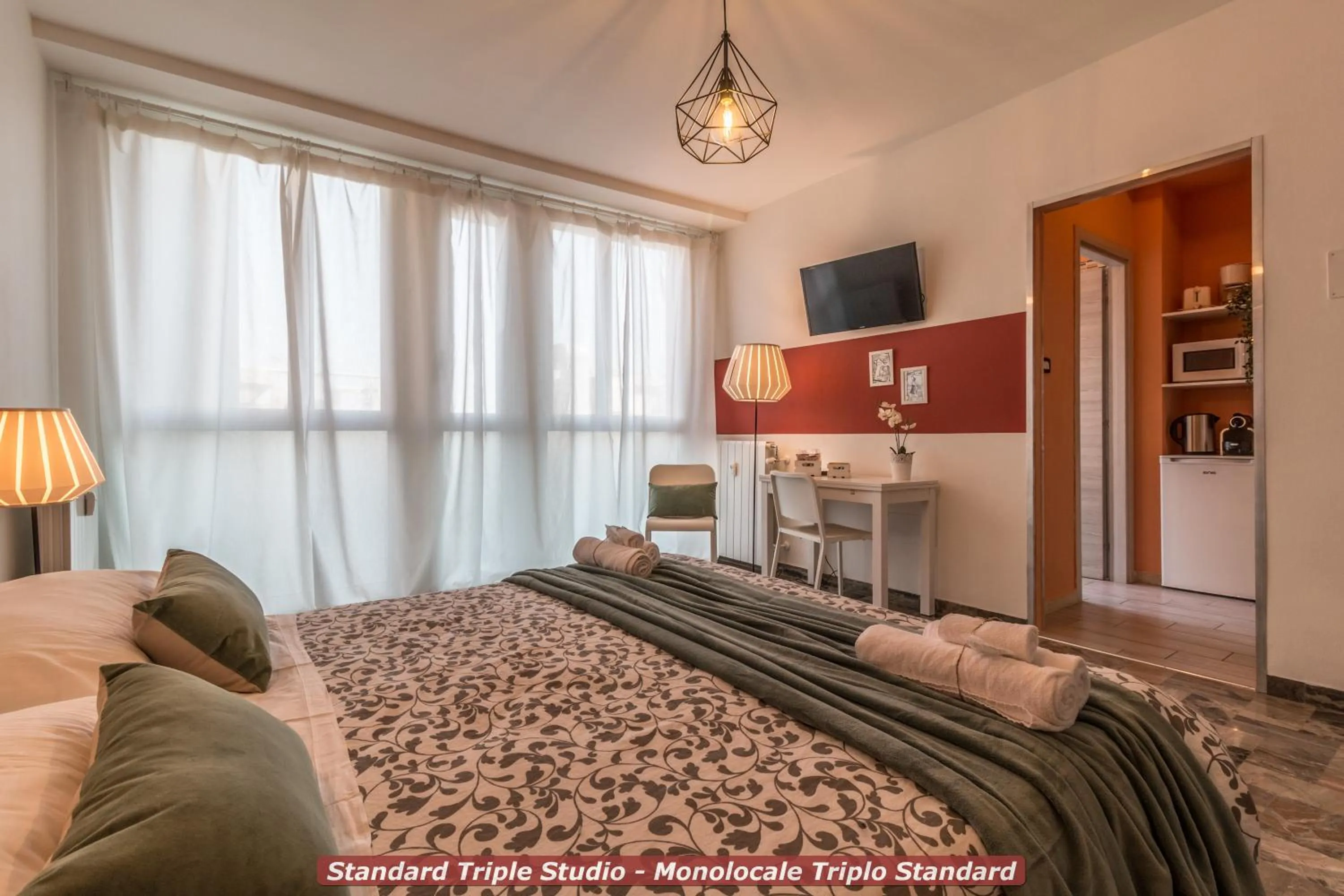 Photo of the whole room, Bed in 4 Star Bologna Train Station - Self Check-In