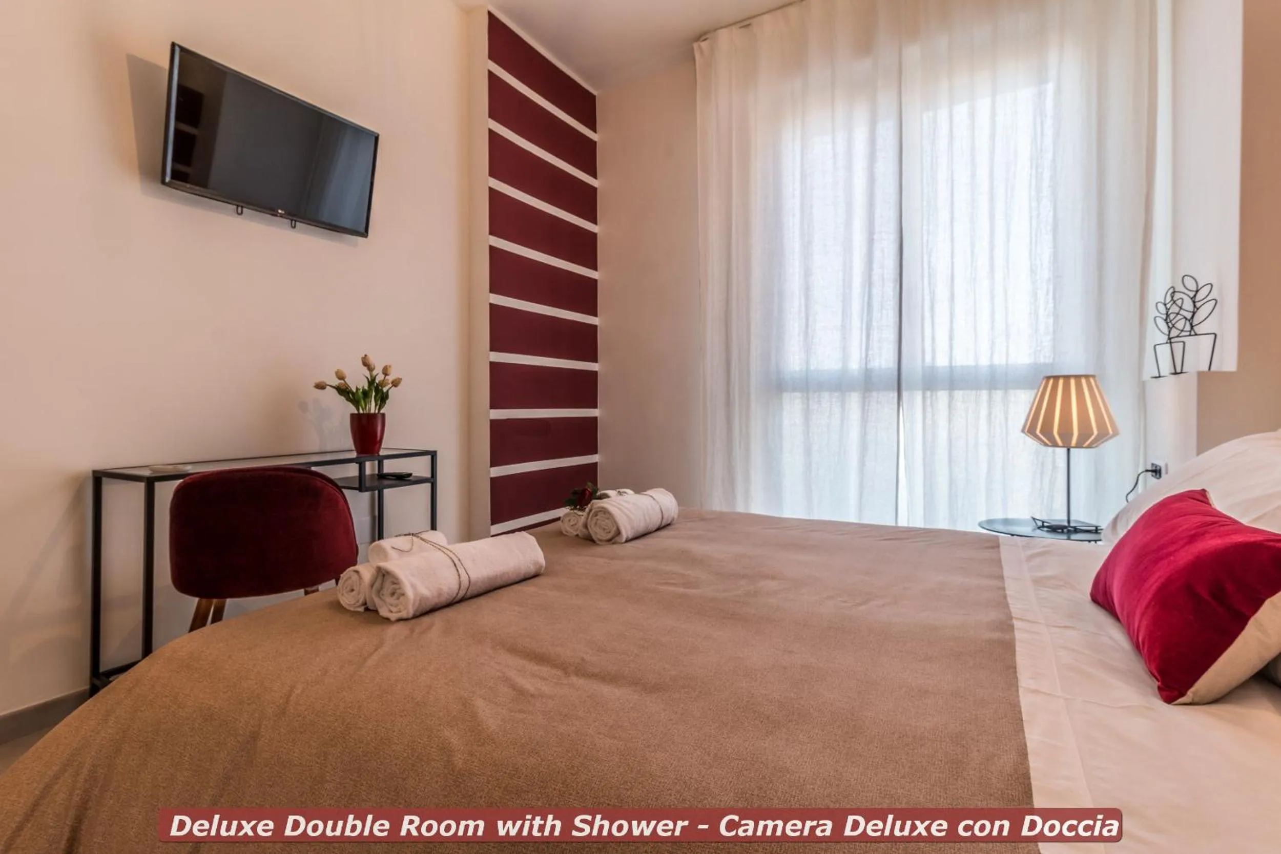 Photo of the whole room, Bed in 4 Star Bologna Train Station - Self Check-In