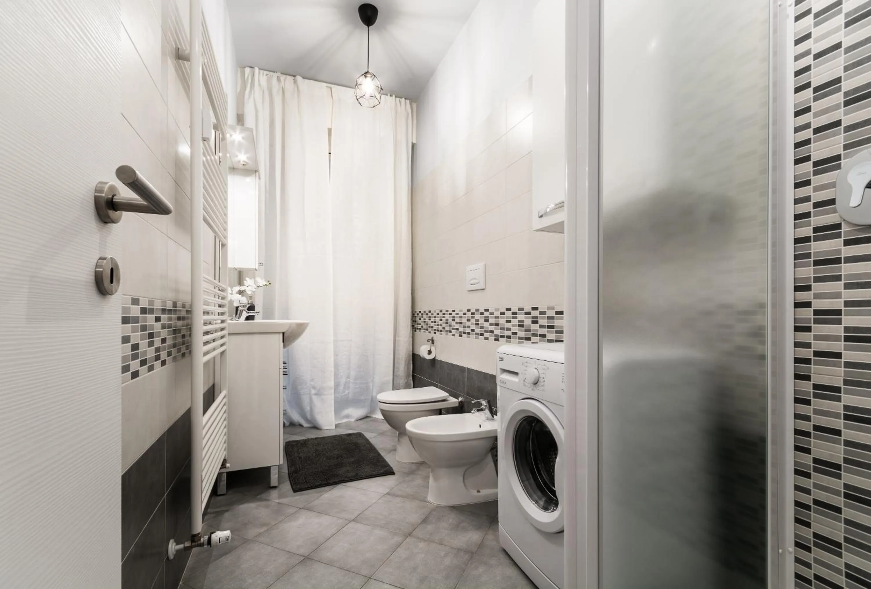 Bathroom in 4 Star Bologna Train Station - Self Check-In