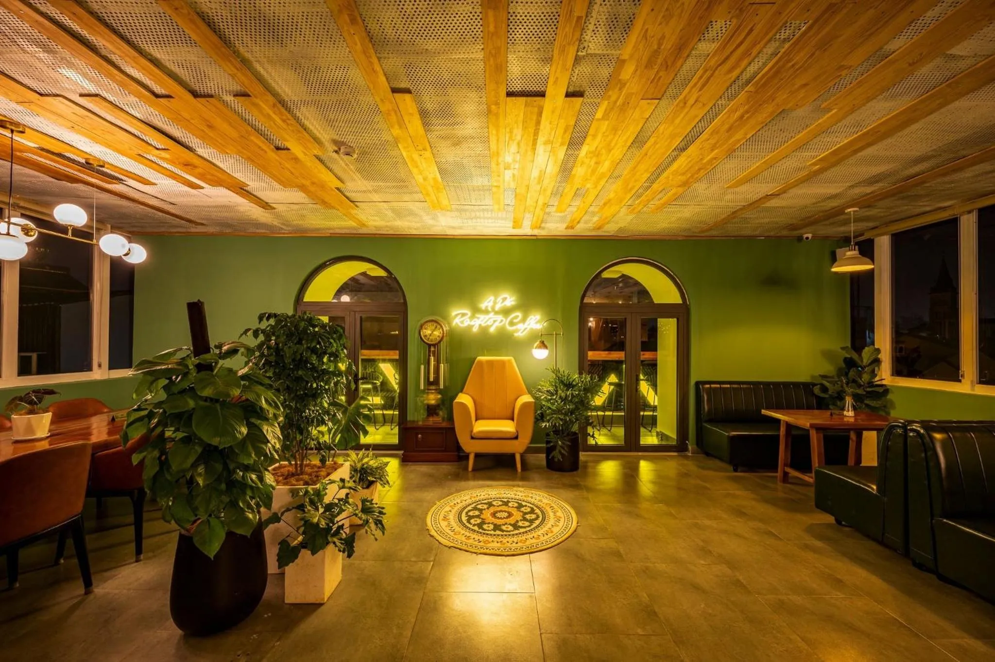 Restaurant/places to eat in Hera Boutique Hotel